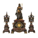 Ensemble d'horloges néo-égyptiennes de trois pièces en marbre, bronze doré et bronze patiné
