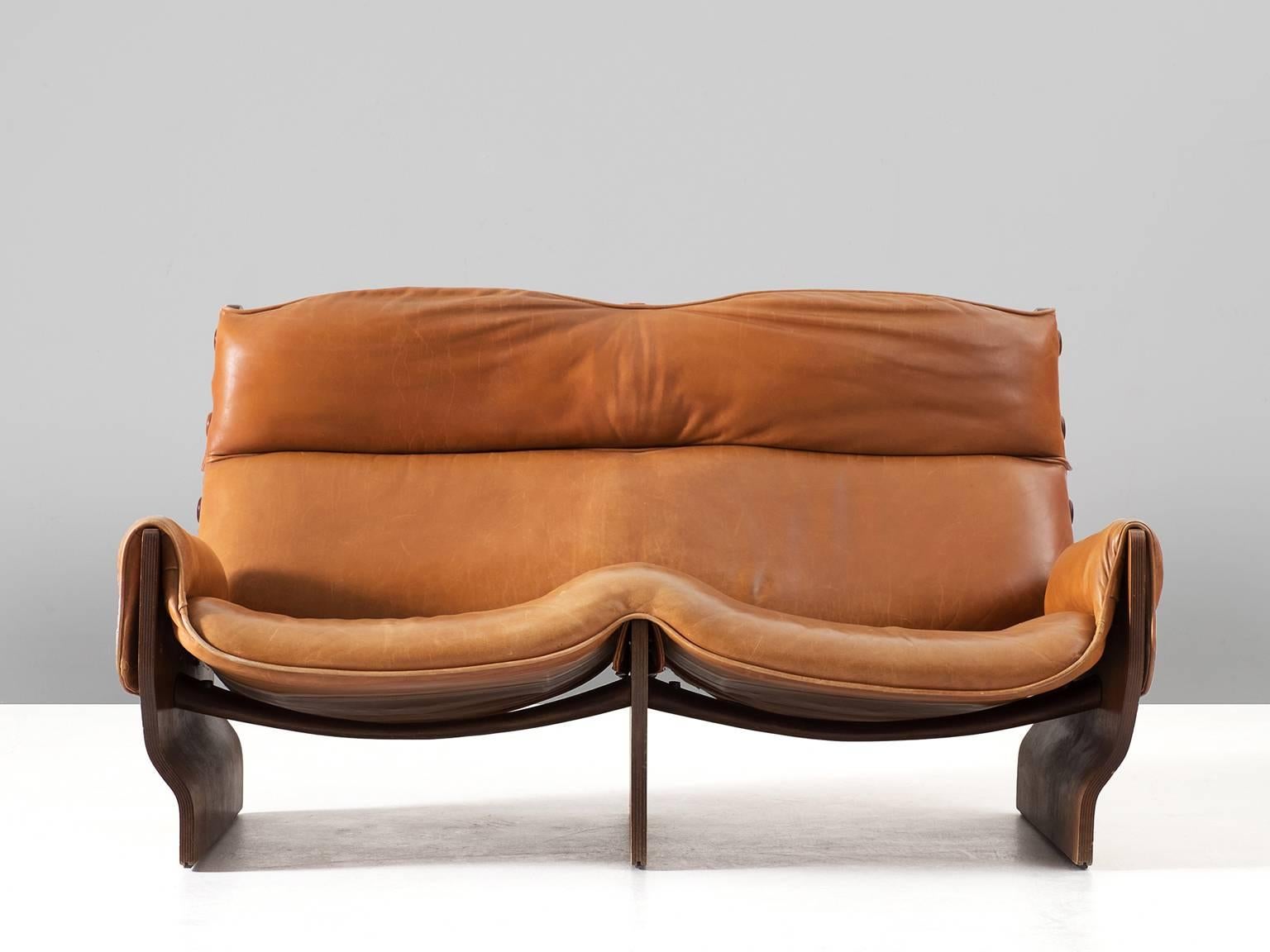 Mid-20th Century Osvaldo Borsani Teak and Cognac Leather Sofa for Tecno, Italy