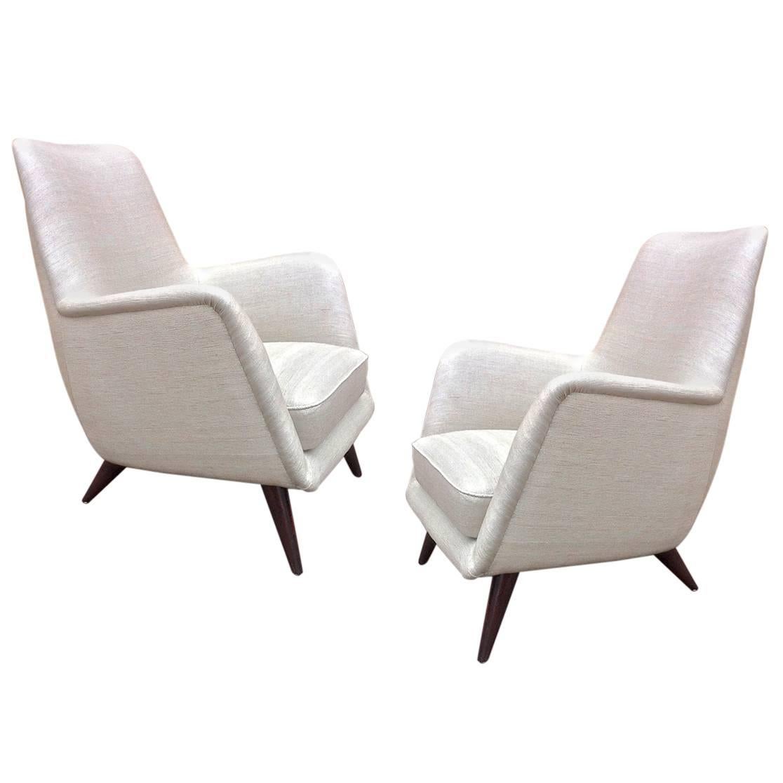 Style of Gio Ponti Pair of Extremely Refined Design Pair of Armchairs For Sale