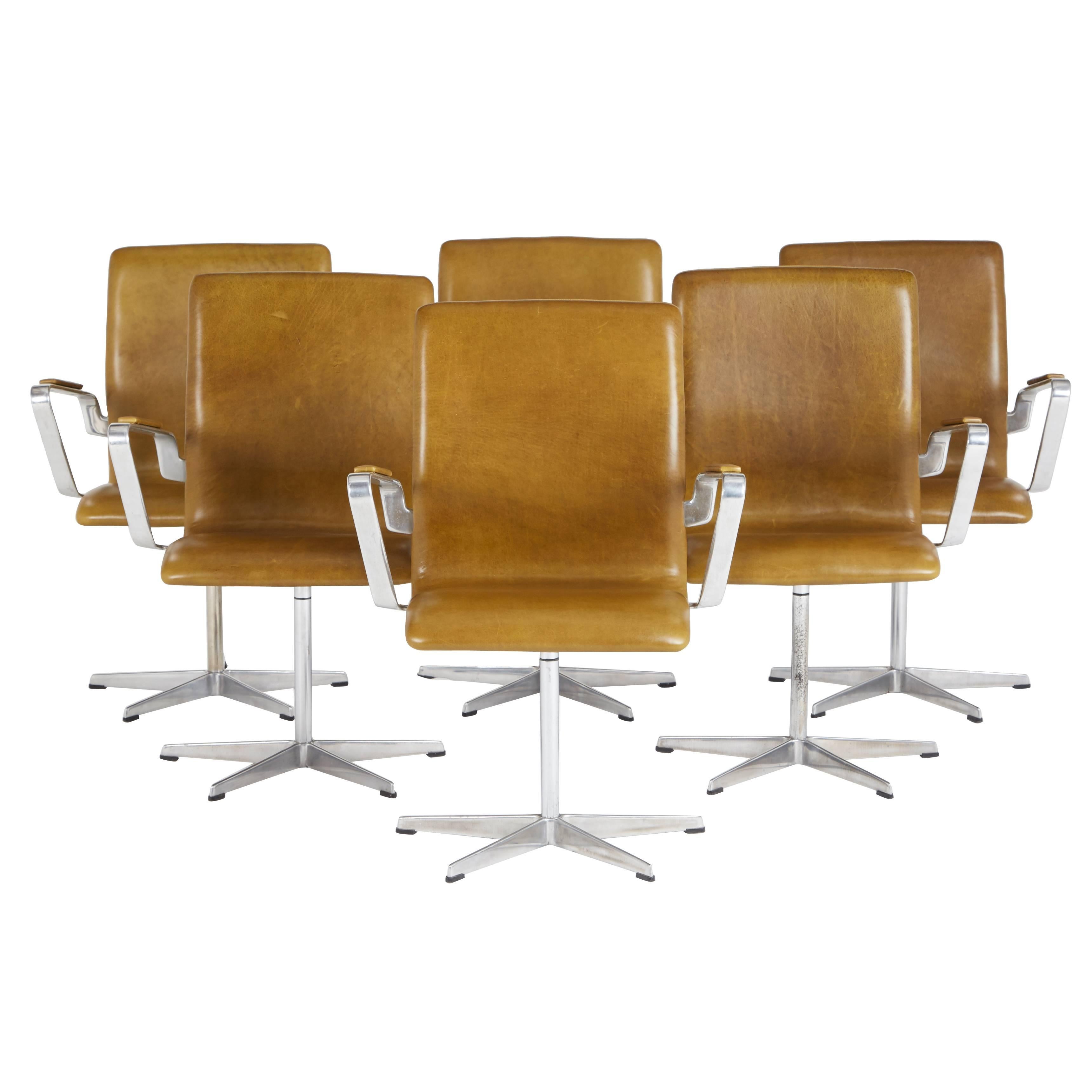Leather Oxford Swivel Chairs by Arne Jacobsen for Fritz Hansen, 1973, Signed 1