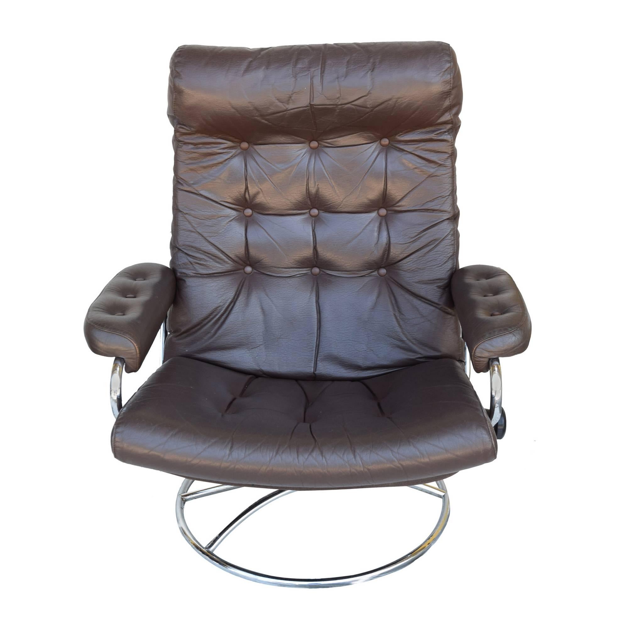 Vintage Ekornes Stressless recliner and ottoman made in Norway, circa 1972. Features button-tufted leather with roll-neck support and brown tweed fabric back around a chrome frame. Fully reclining and adjustable. Turning locking knobs on both sides