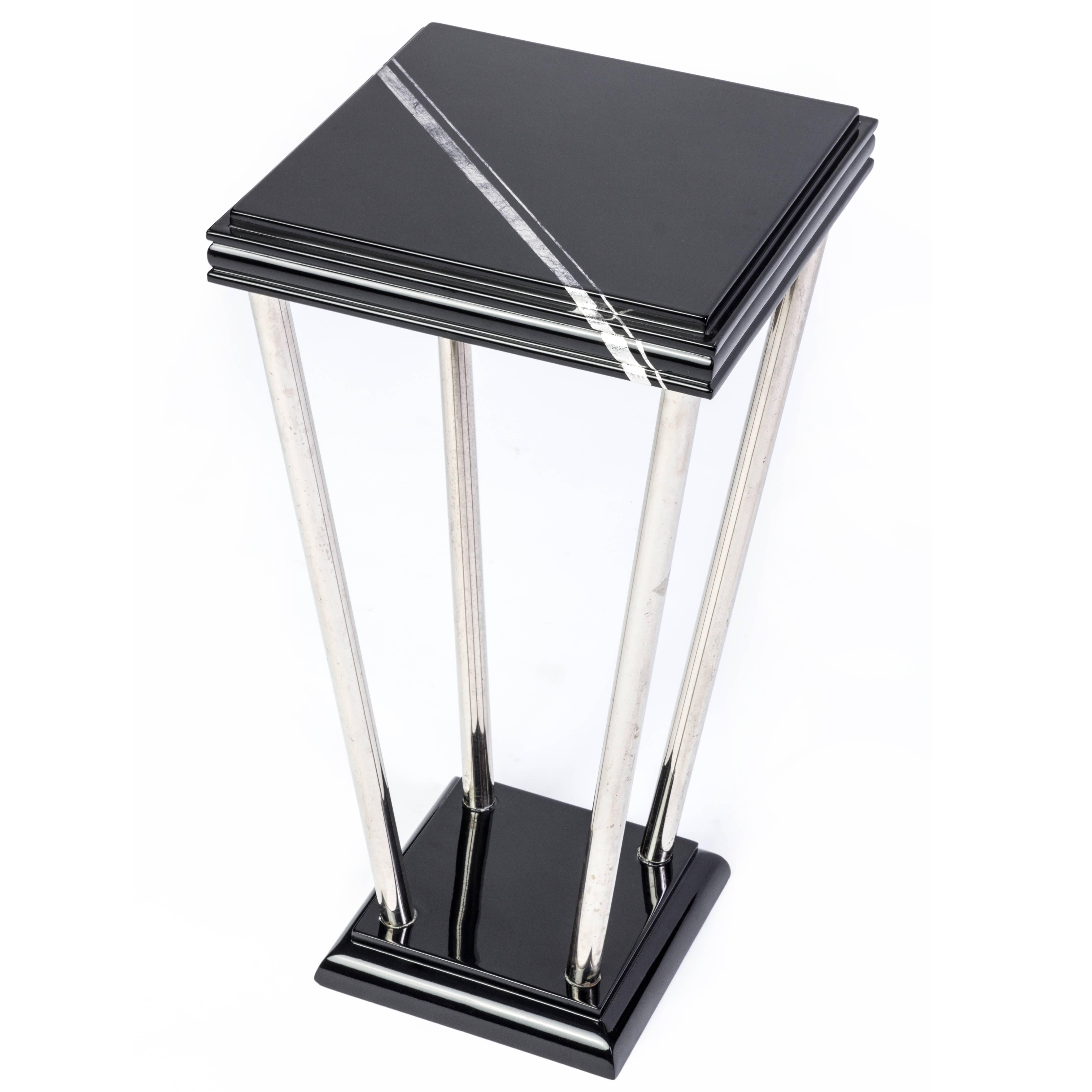 Petit and Beautiful Art Deco Side Table