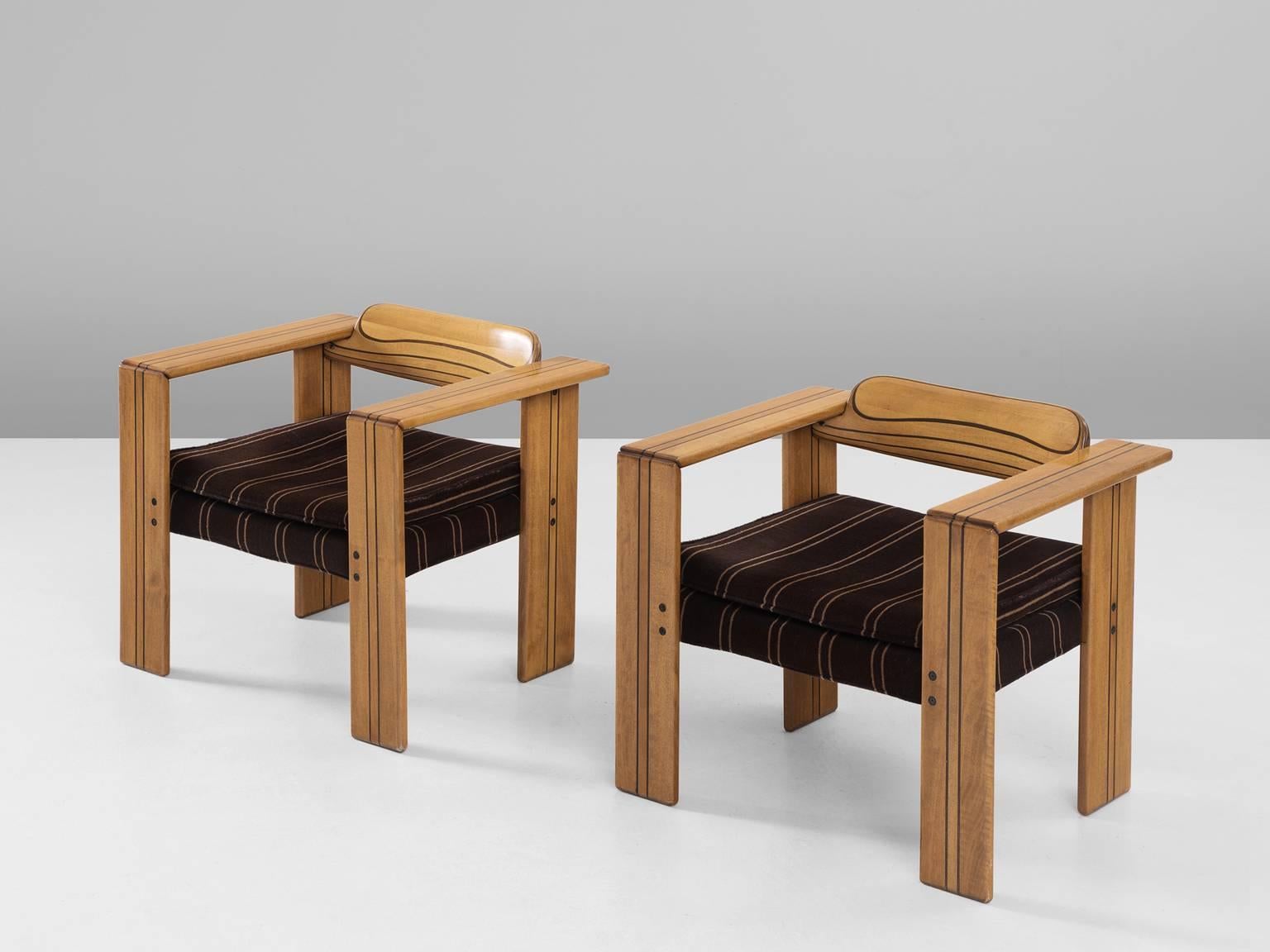Set of two 'Artona' armchairs, in walnut and fabric, by Afra & Tobia Scarpa for Maxalto, Italy 1975.

Pair of cubic Artona lounge chairs by Italian designer couple Afra and Tobia Scarpa. These chairs show absolute stunning craftsmanship. The