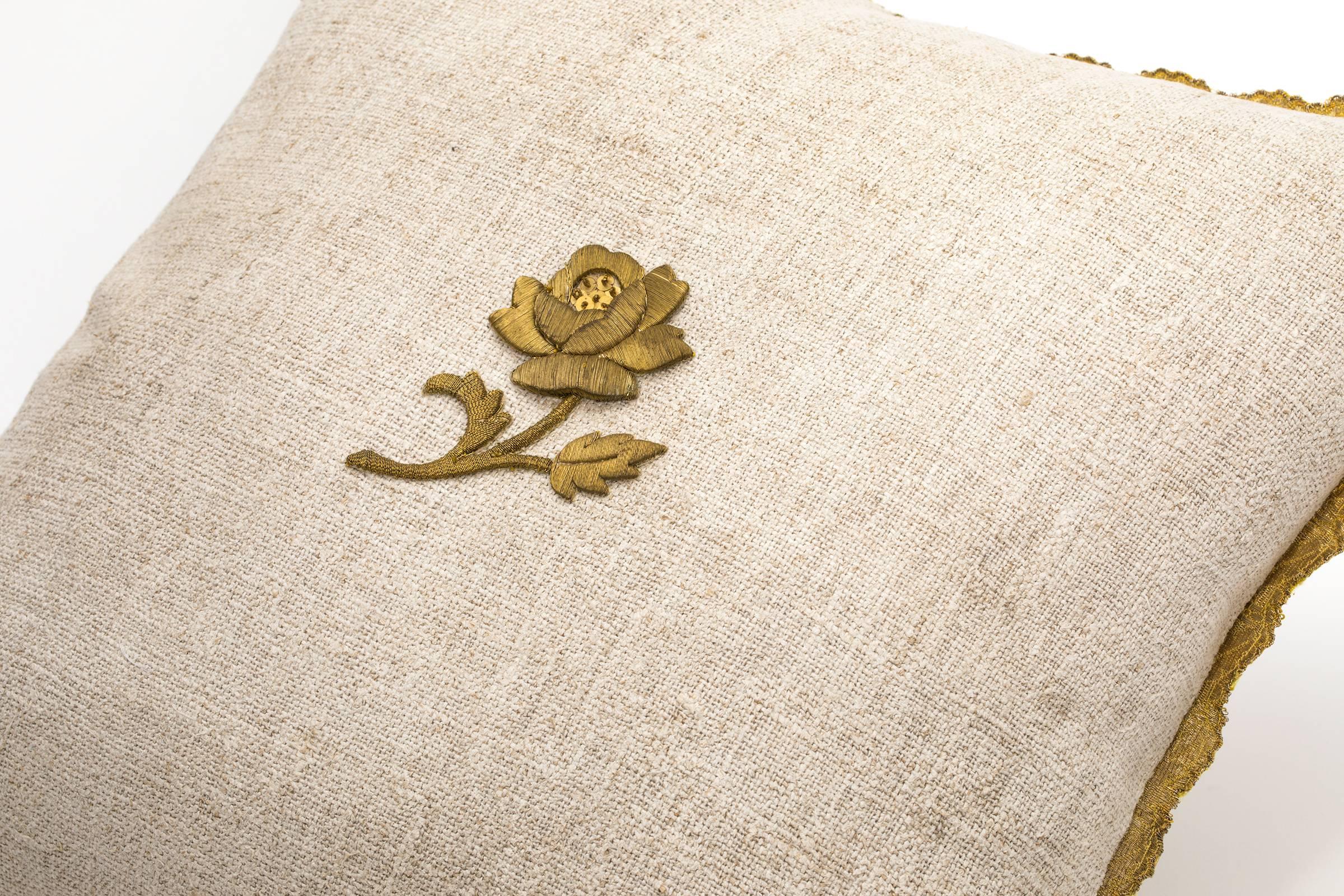 Pillow, Antique Metallic Gold Appliqué on Linen  For Sale 4