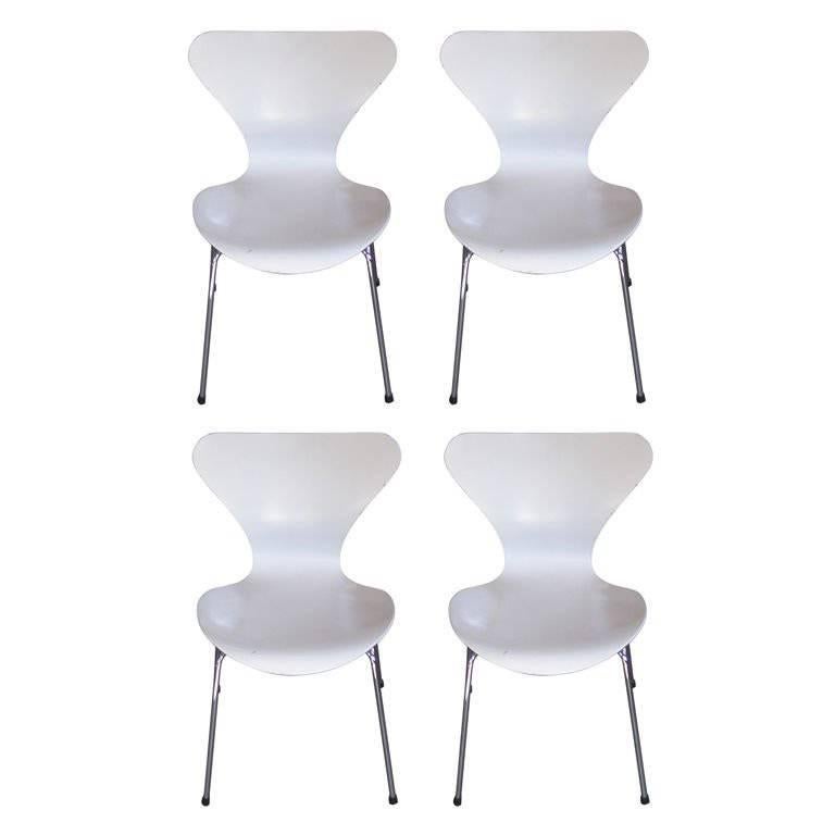 Set of Four Vintage White Arne Jacobsen for Fritz Hansen Stackable Chairs