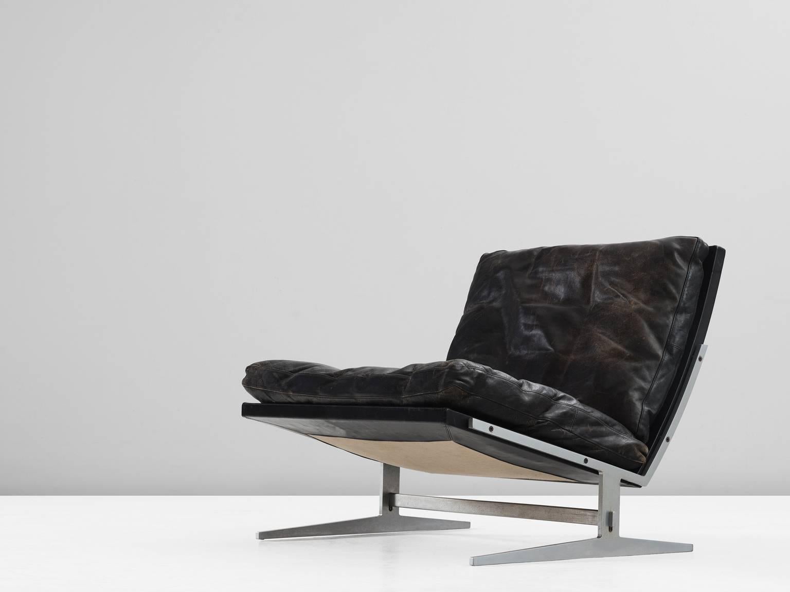 Lounge chair model BO561, in brushed steel and leather, by Preben Fabricius & Jørgen Kastholm, Denmark, 1962. 

Modern slipper chair in steel and leather. This chair holds an L-shaped seating. This shape is repeated in the legs. A double L is