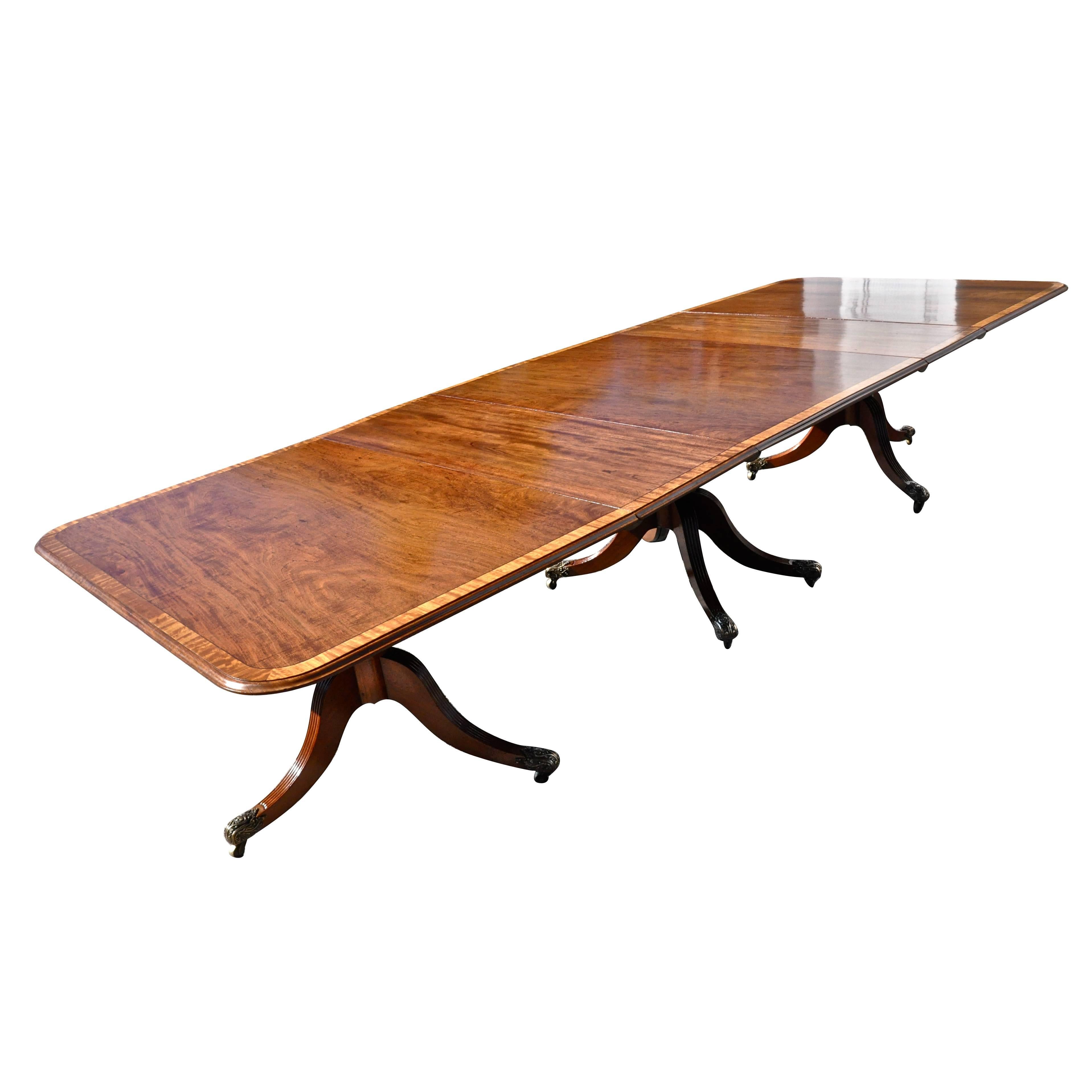 Early to Mid-19th Century Regency Mahogany Triple Pedestal Dining Table