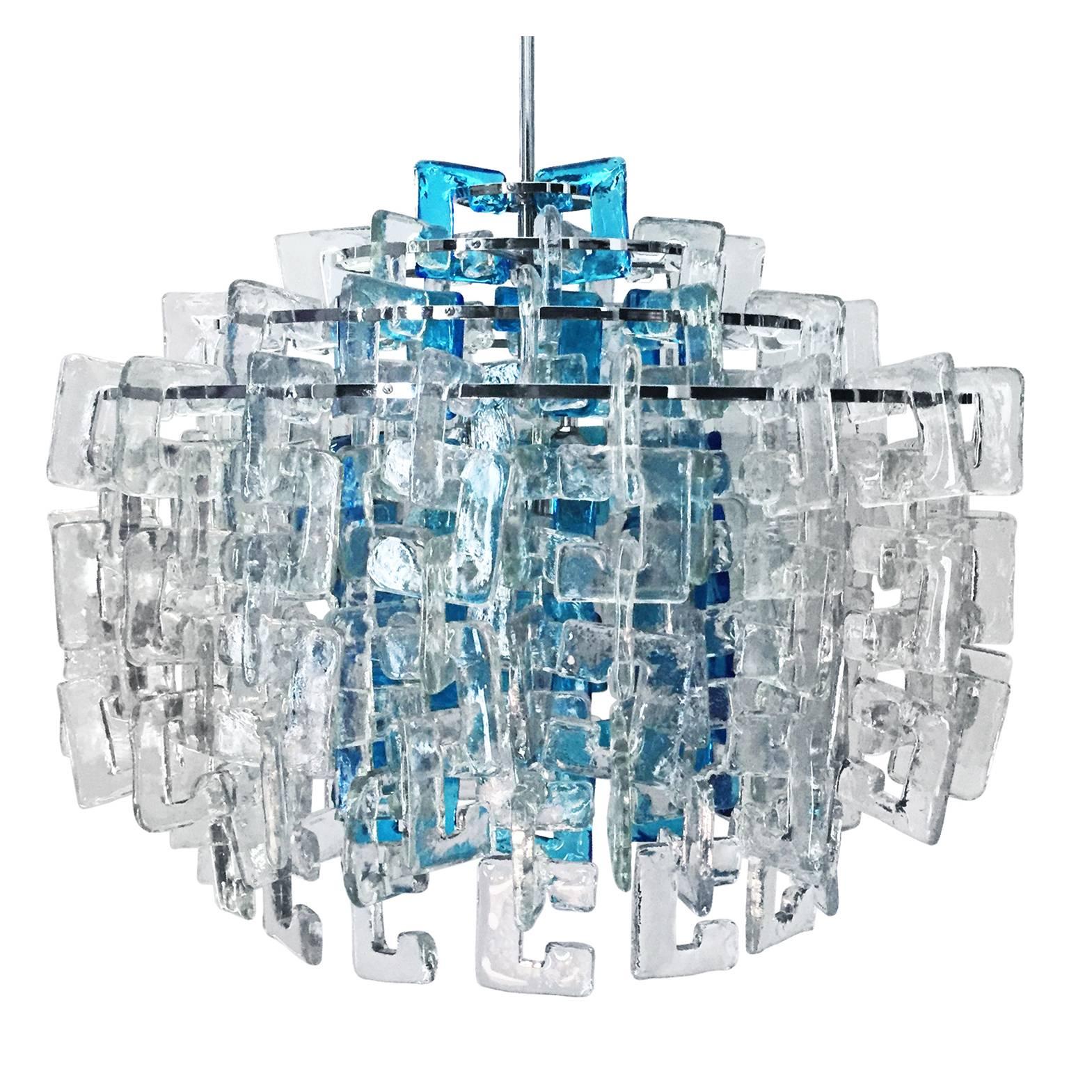 1960s Italian Interlocking Blue and Clear Murano C Link Chandelier by Mazzega For Sale
