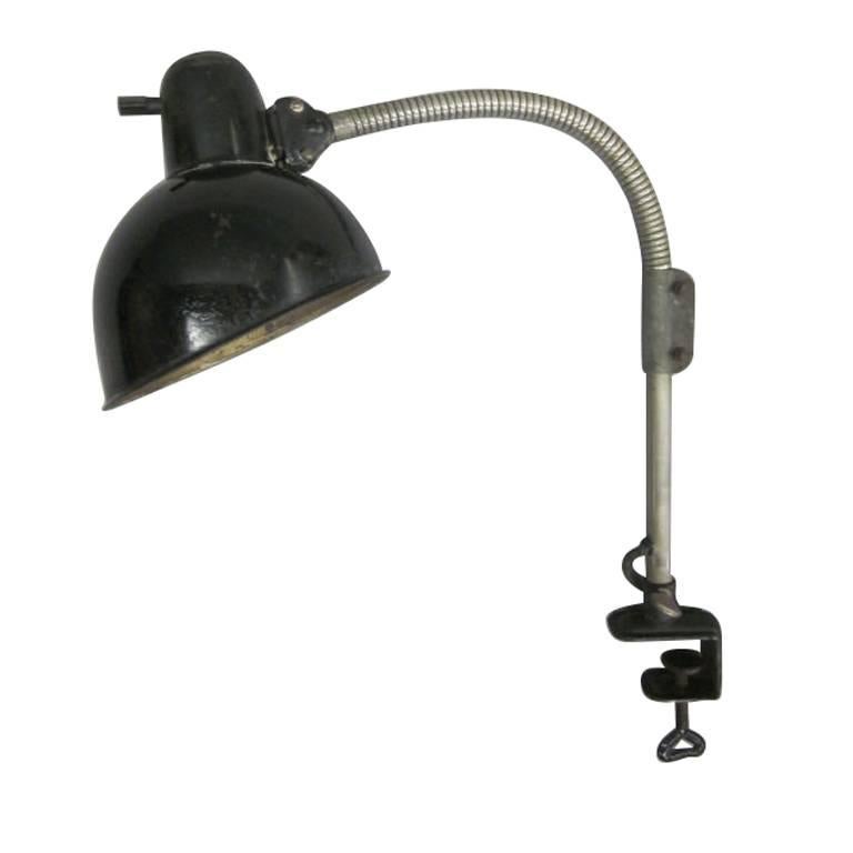 Deutsche frühe moderne Bauhaus-Schreibtischlampe / Quastenlampe Modell 6740 von Christian Dell im Angebot