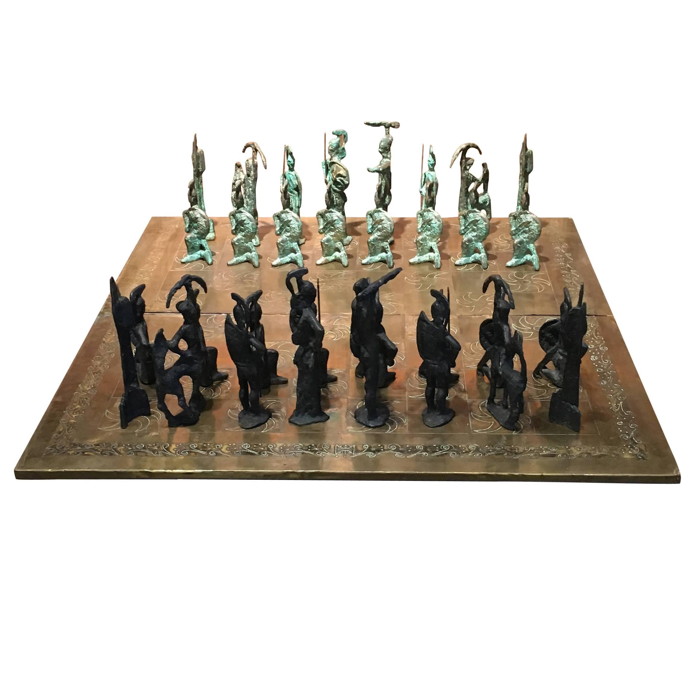 Grand jeu d'échecs italien brutaliste "étrusque" des années 1960 en bronze