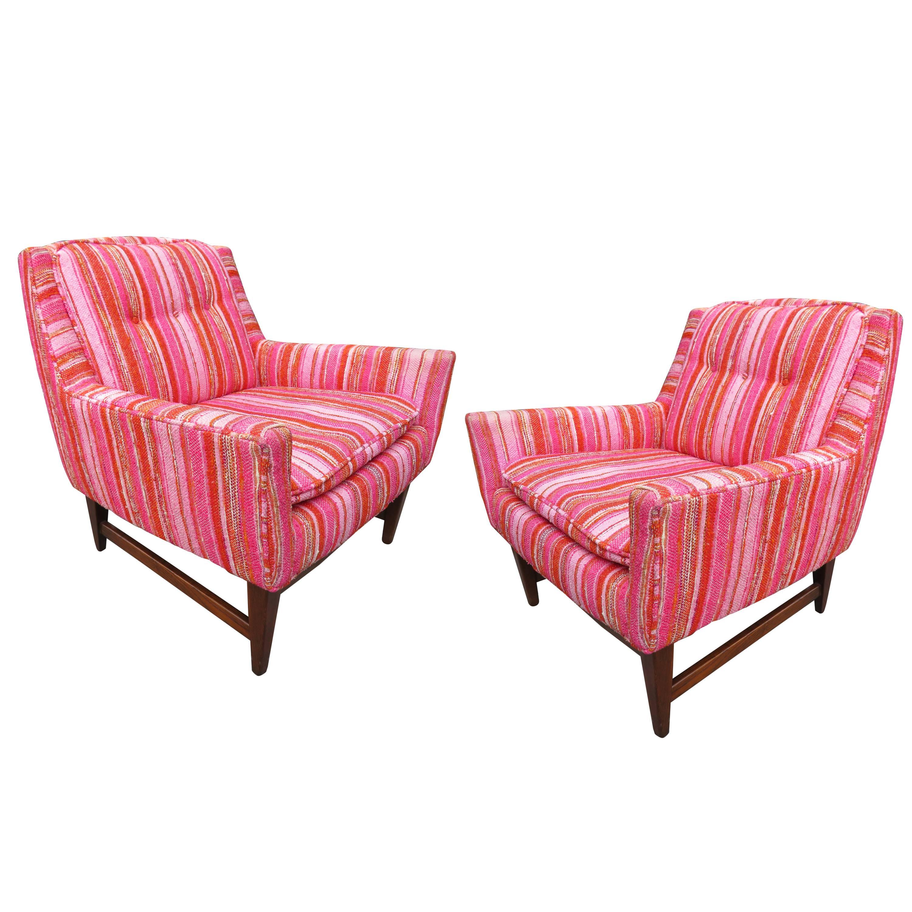 Lovely Pair of Selig Mid-Century Modern Walnut Lounge Chairs For Sale