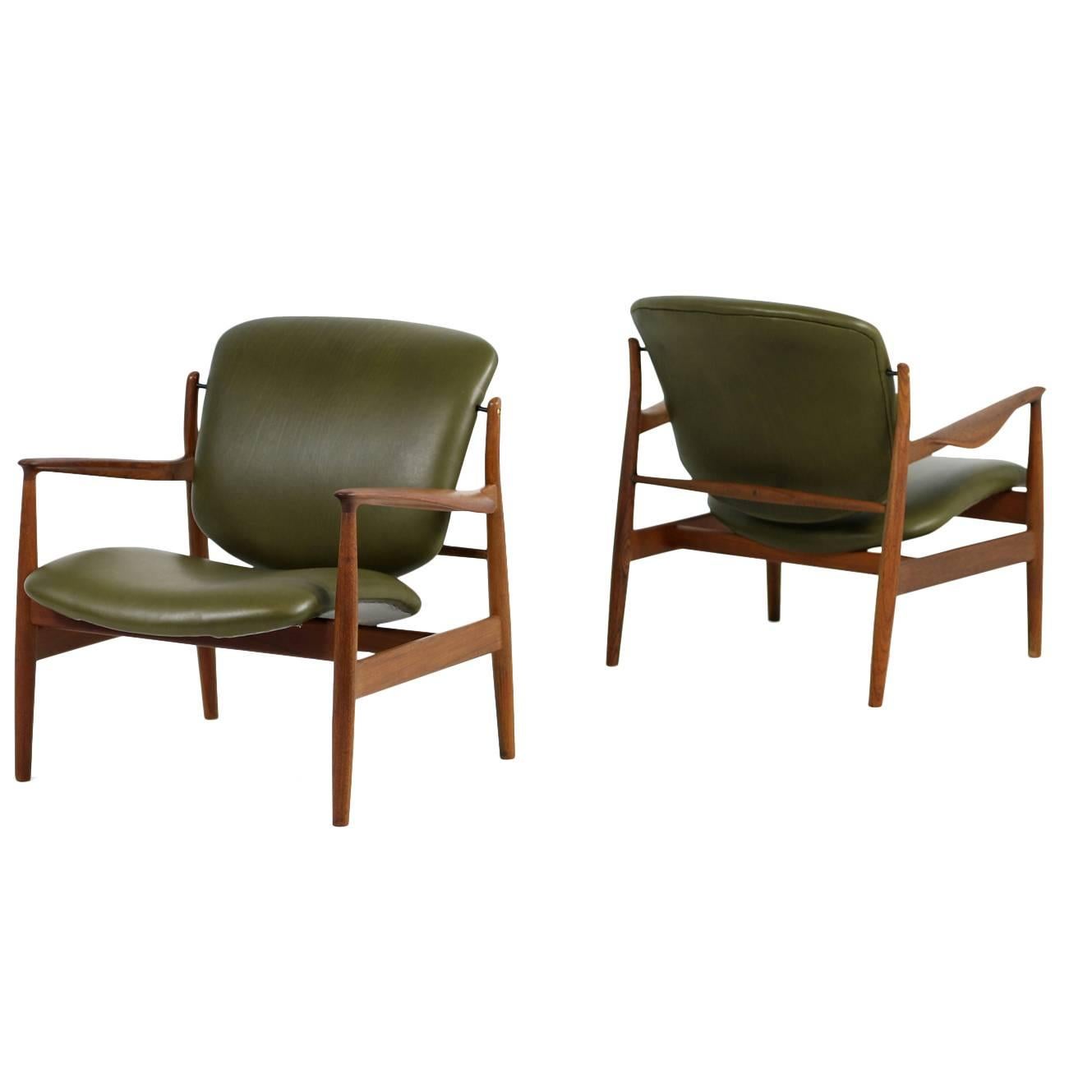 Amazing Pair of 1950s Finn Juhl Lounge Easy Chairs Mod. FD 136 Teak and Leather