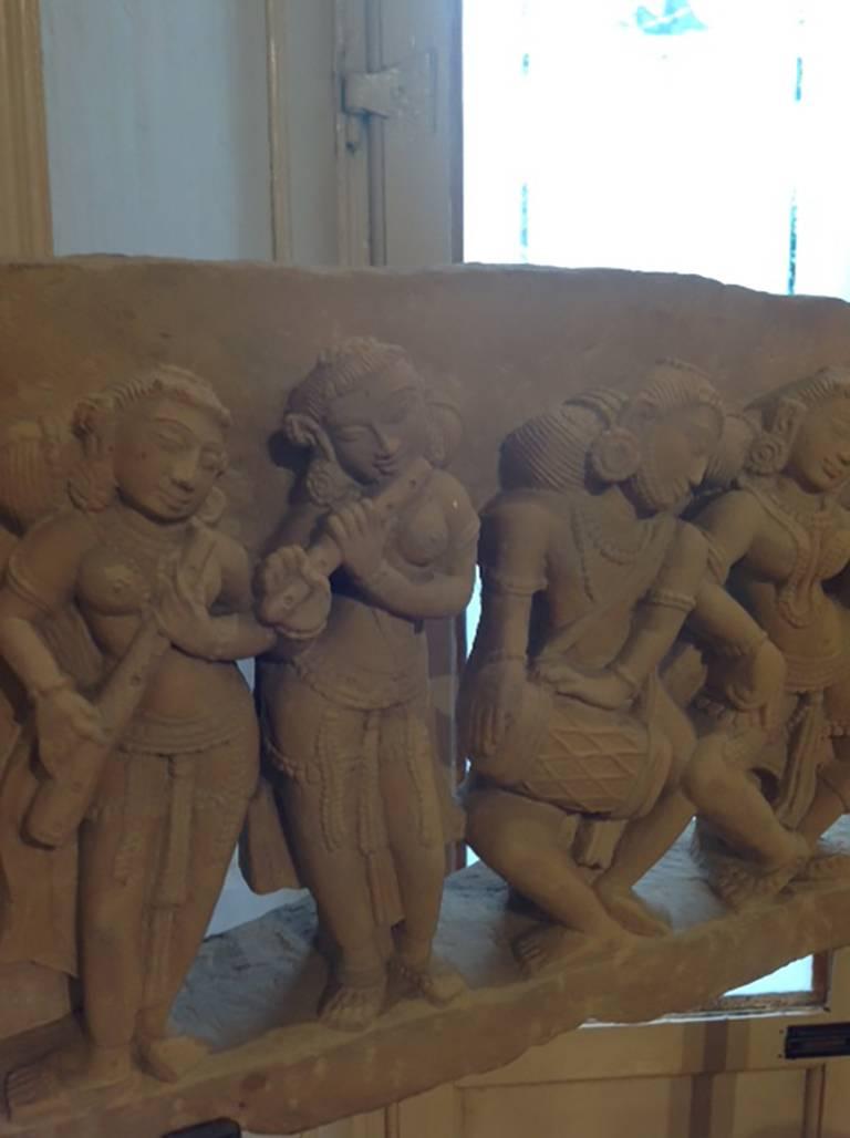 Ancient Indian Panel with Dancer and Musician In Excellent Condition For Sale In Vigevano, IT