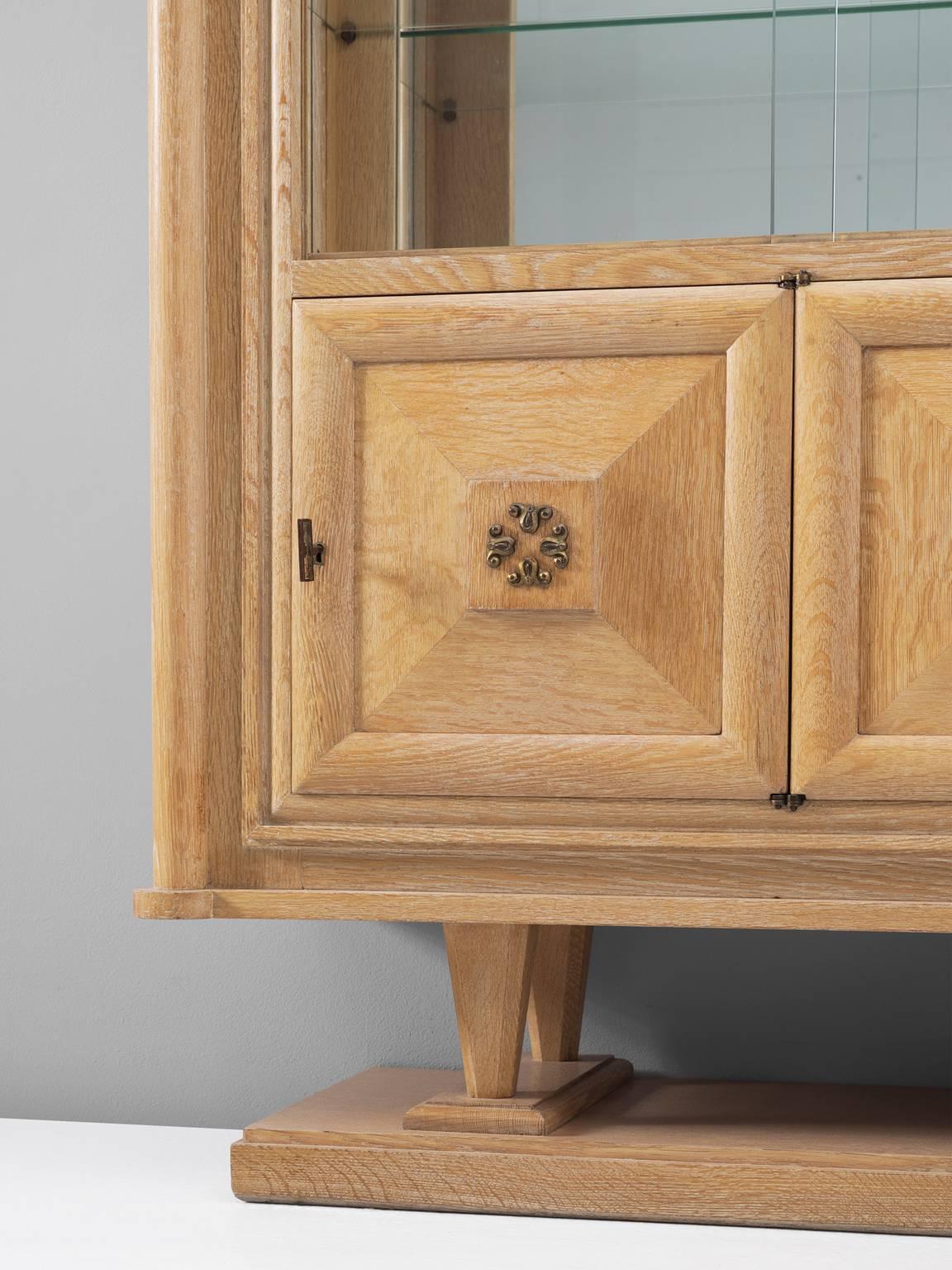 Mid-20th Century Art Deco Vitrine Cabinet in Blond Oak