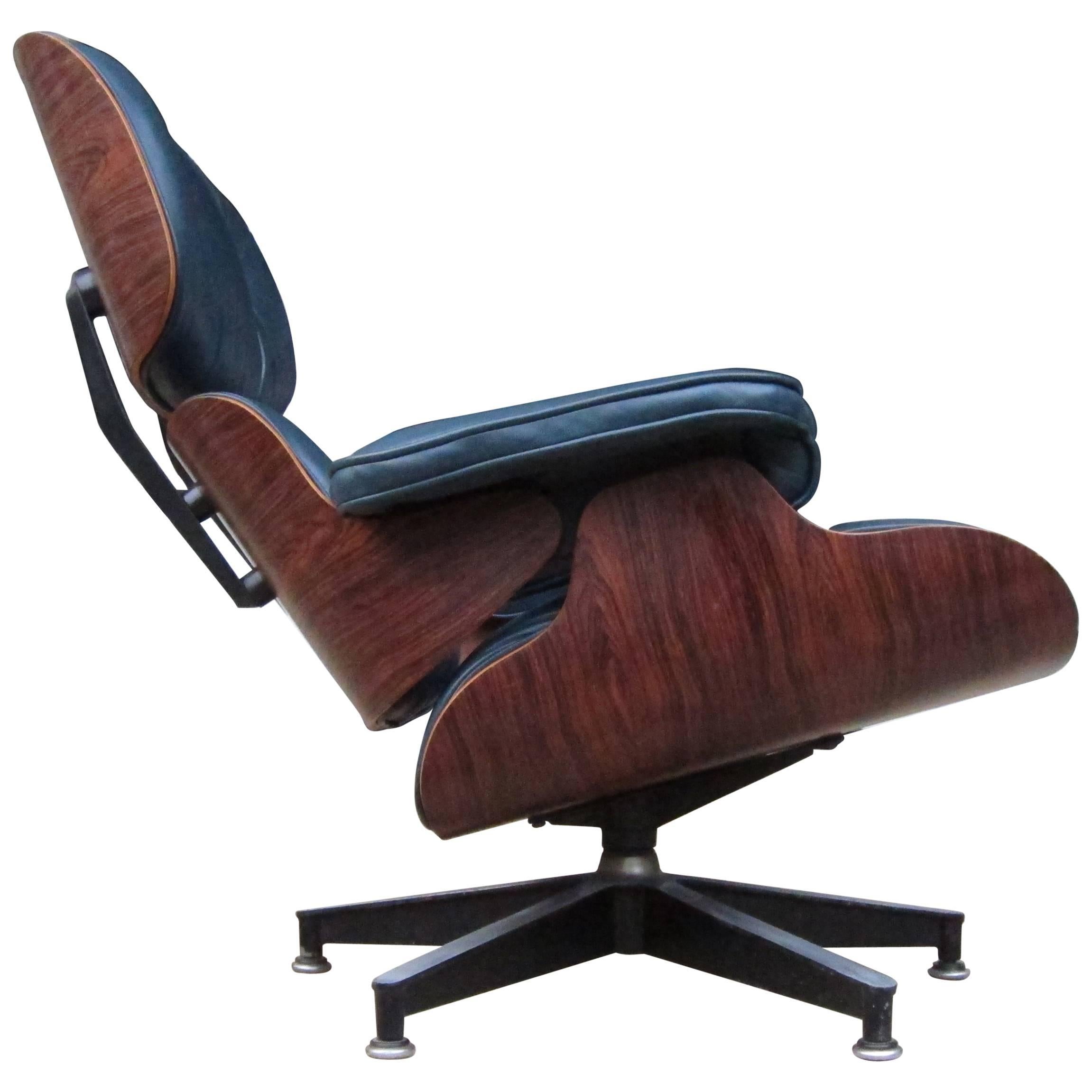 Superb Herman Miller Eames Lounge Chair in Rosewood and Custom Indigo Leather