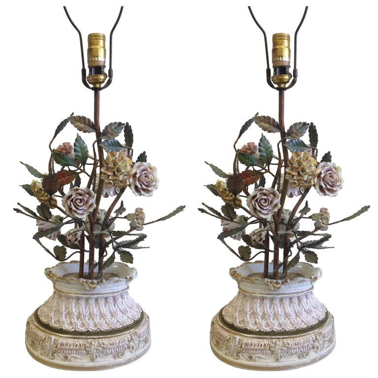 Paar italienische handgefertigte geblümte Tischlampen von Capodimonte, Italien, 1950