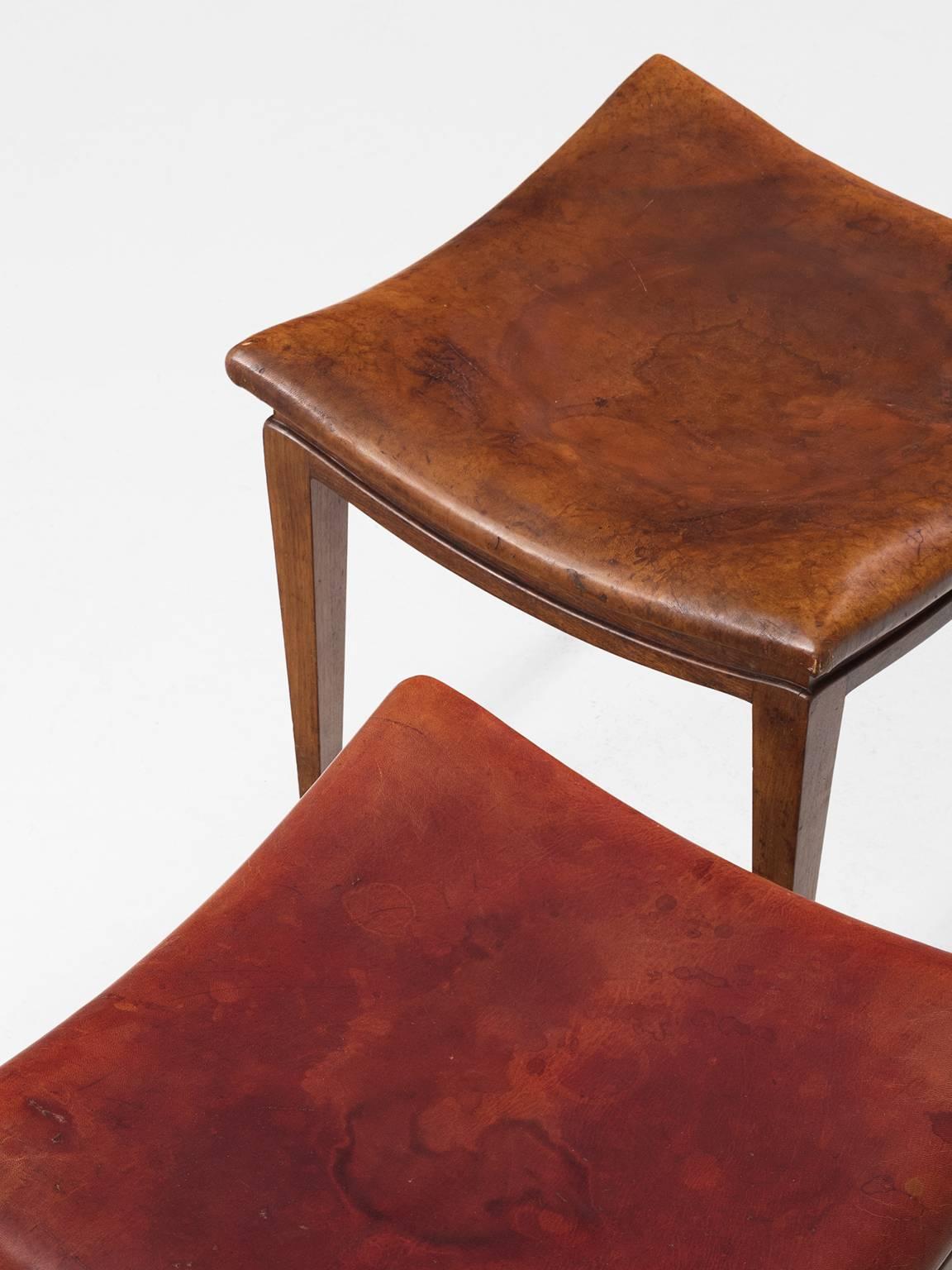Mid-20th Century Frits Henningsen Pair of Stools in Mahogany and Patinated Leather 