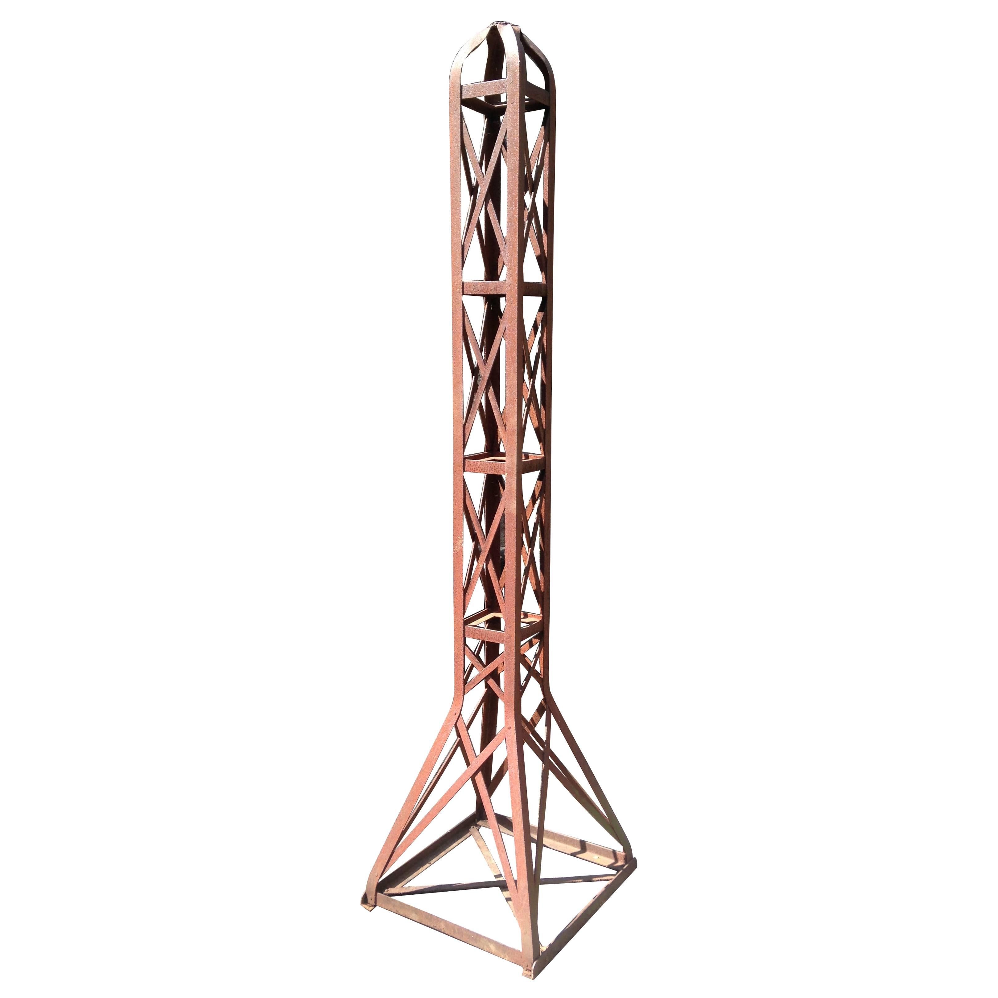 Seltene große französische frühe moderne Eisenskulptur / Eiffelturm-Obelisk, 1920