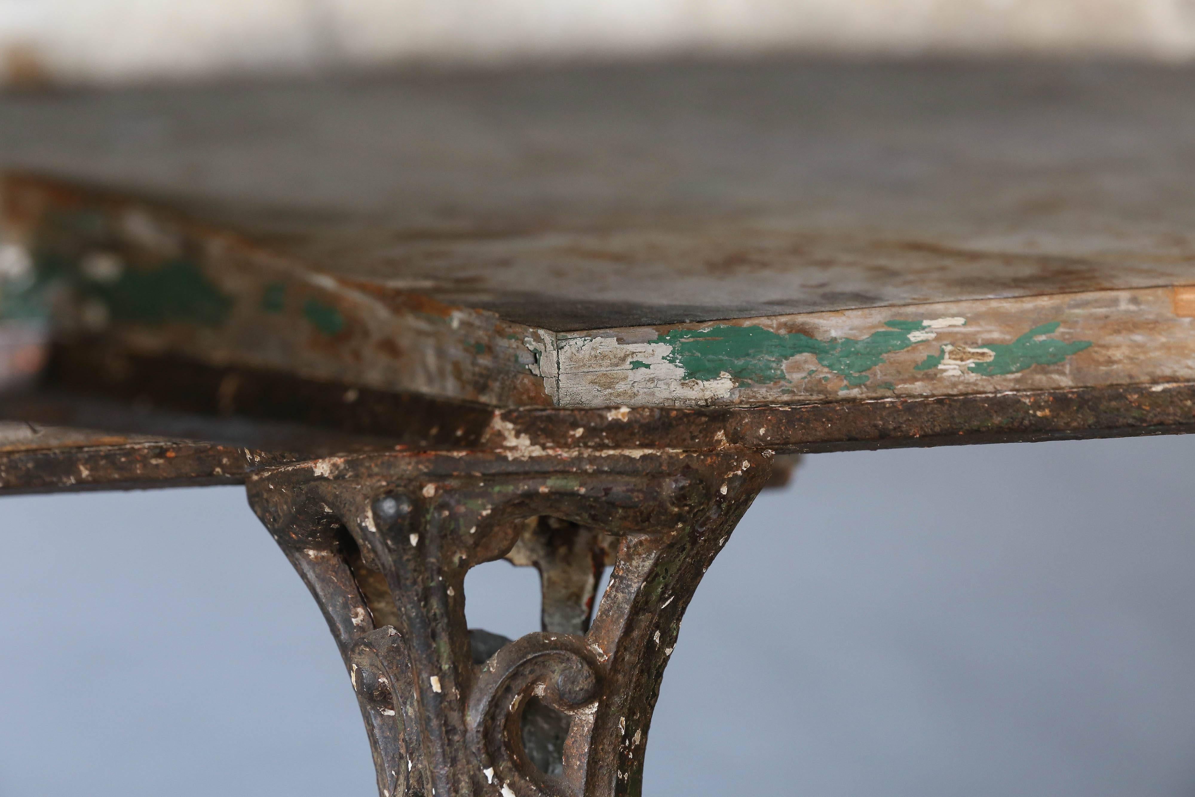 19th Century Iron Garden Marble Table In Excellent Condition In Houston, TX