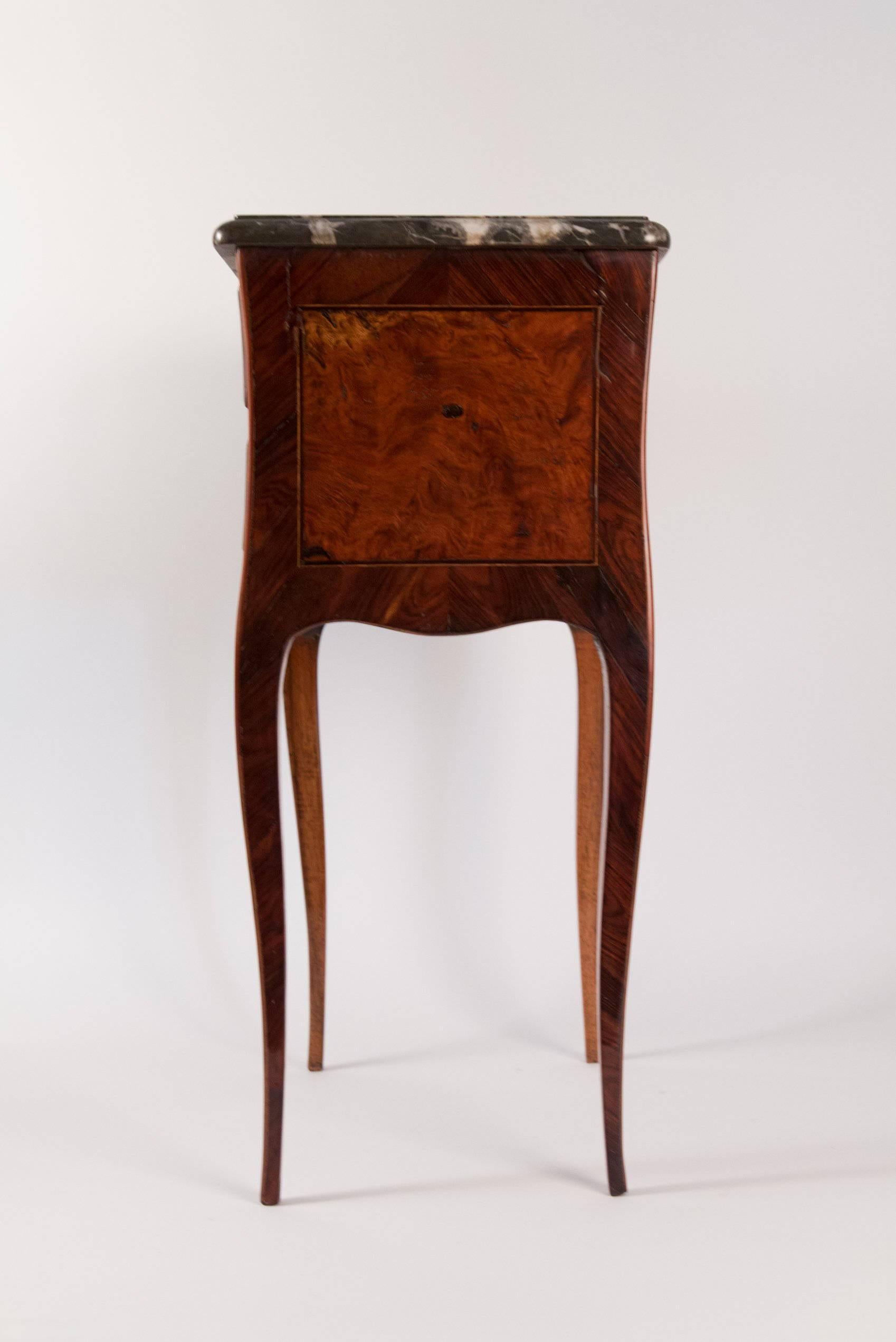 French Small Louis XV Style Serpentine Commode with Marble Top, circa 1820-1830 In Good Condition For Sale In Saint Ouen, FR