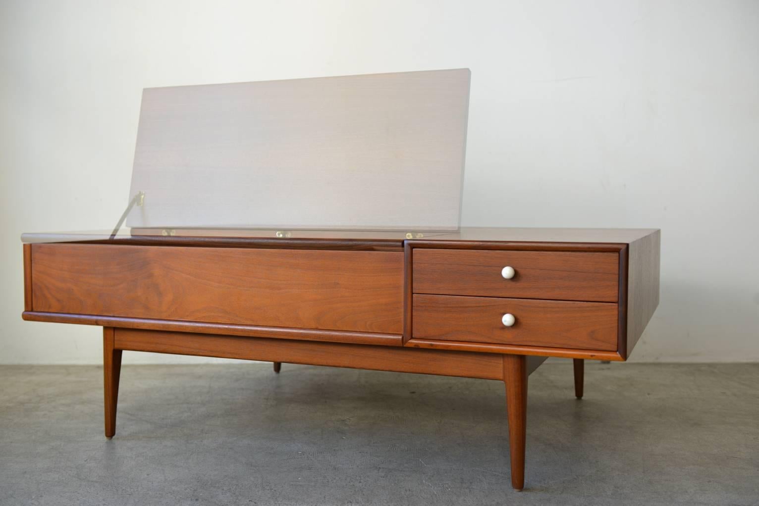  Kipp Stewart for Drexel Declaration Coffee Table In Excellent Condition In Costa Mesa, CA