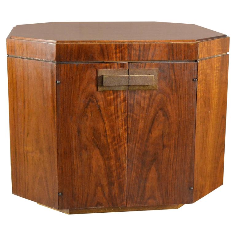 Fabulous Vintage Founders Furniture Style End Table Chest For Sale at 1stdibs