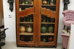 Bibliothèque de madera de cerezo provenzal del siglo XVIII, con frente de alambre