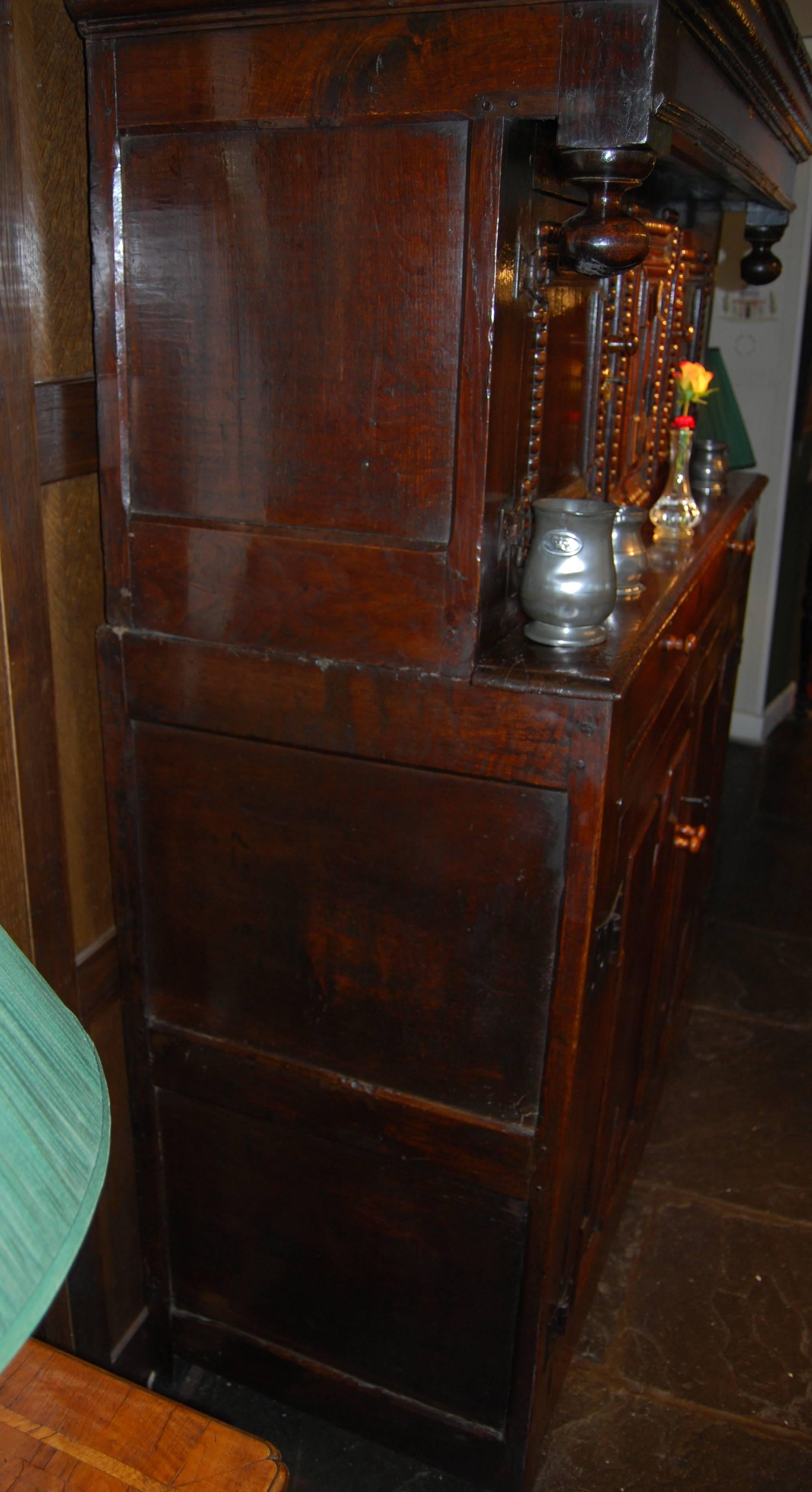 Late 17th Century Carved Oak Court Cupboard In Good Condition For Sale In Witney, OXFORDSHIRE