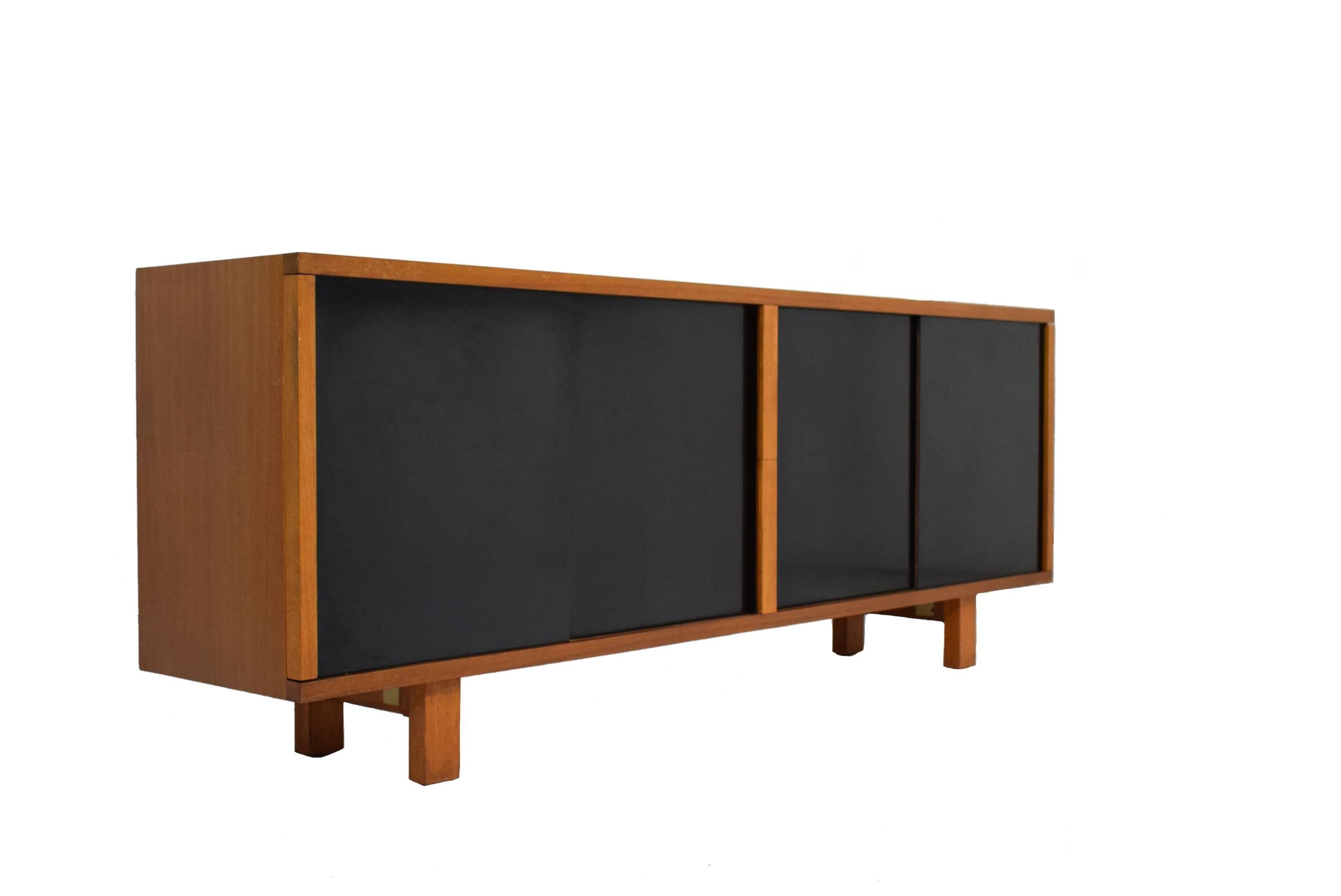 Rare Midcentury Sapele and Black Sliding Door Sideboard For Sale 2