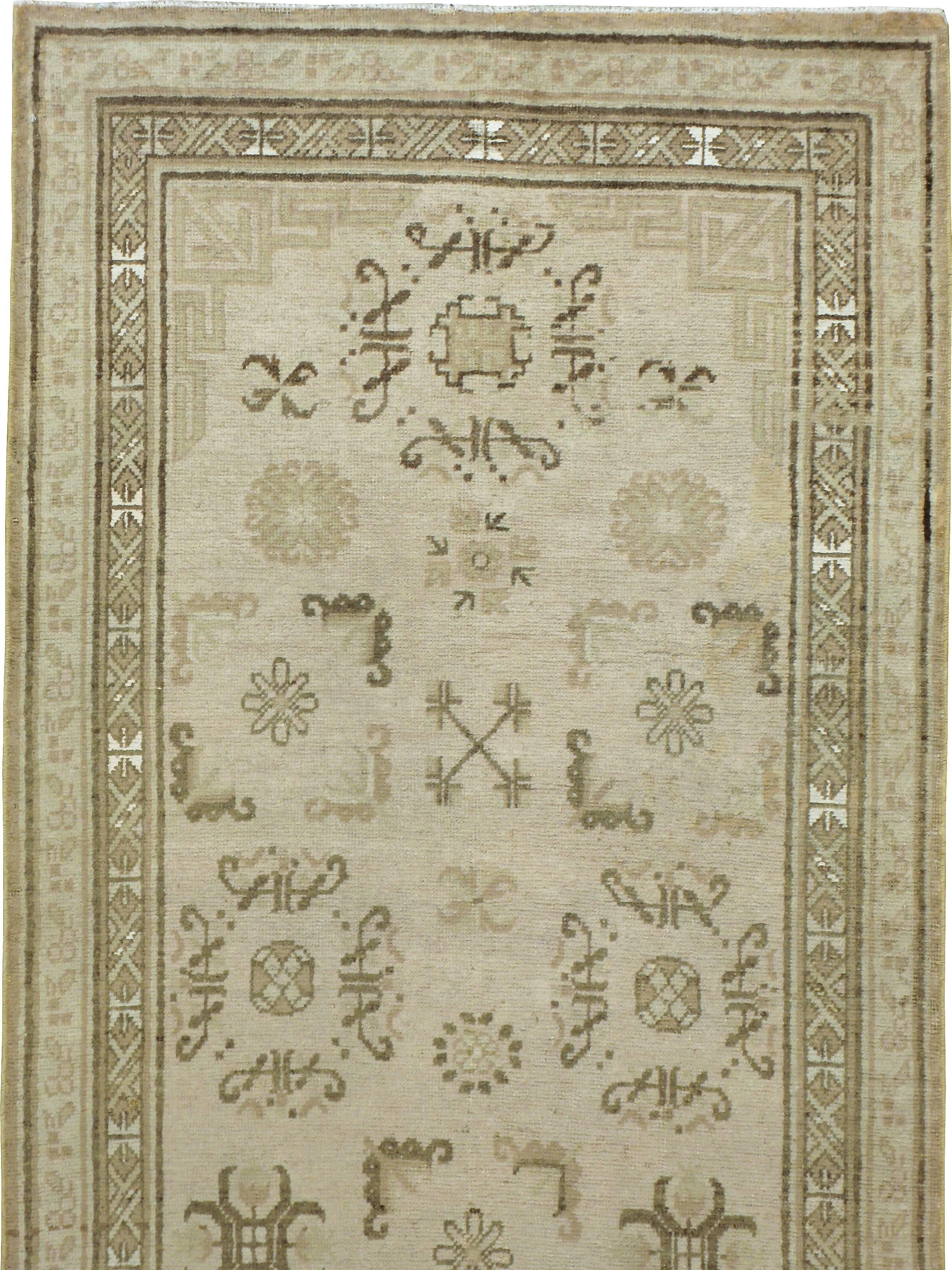 Ein Khotan-Läufer aus dem frühen 20. Jahrhundert.