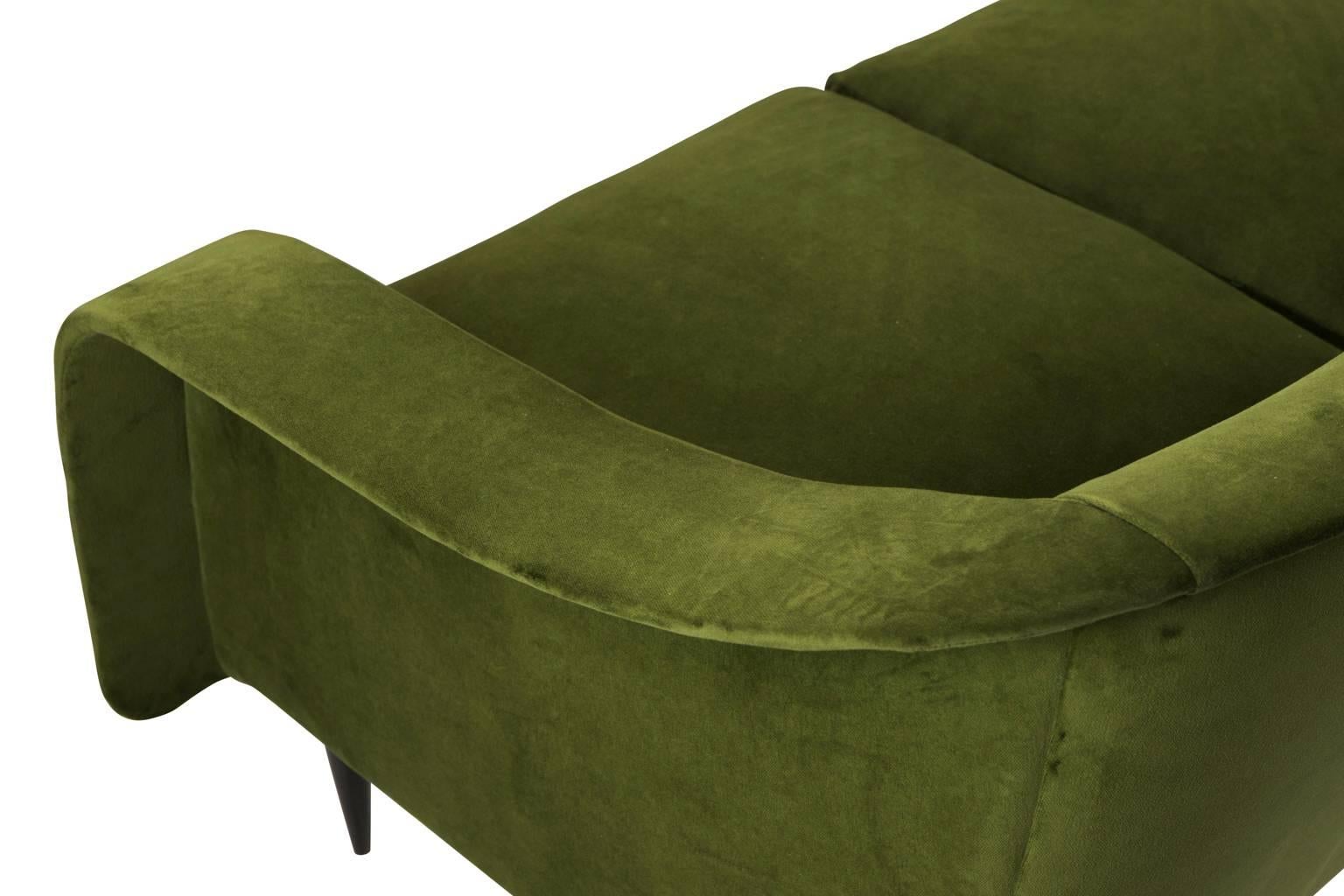 Mid-Century Modern Brazilian Modern Sofa by Joaquim Tenreiro For Sale