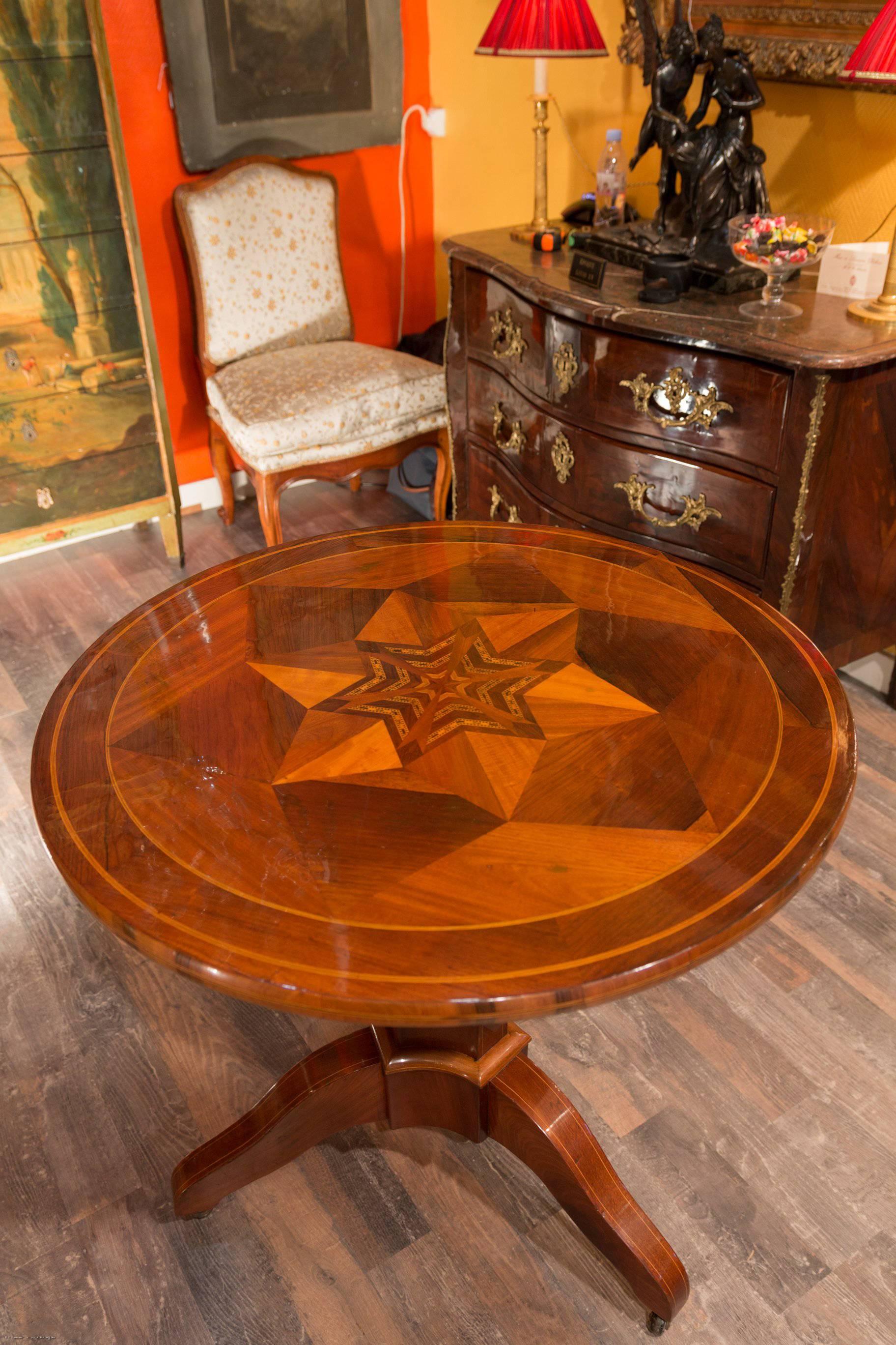 Restauration French Early-19th Century, Pedestal Round Tilt Top Table Circa 1830 For Sale