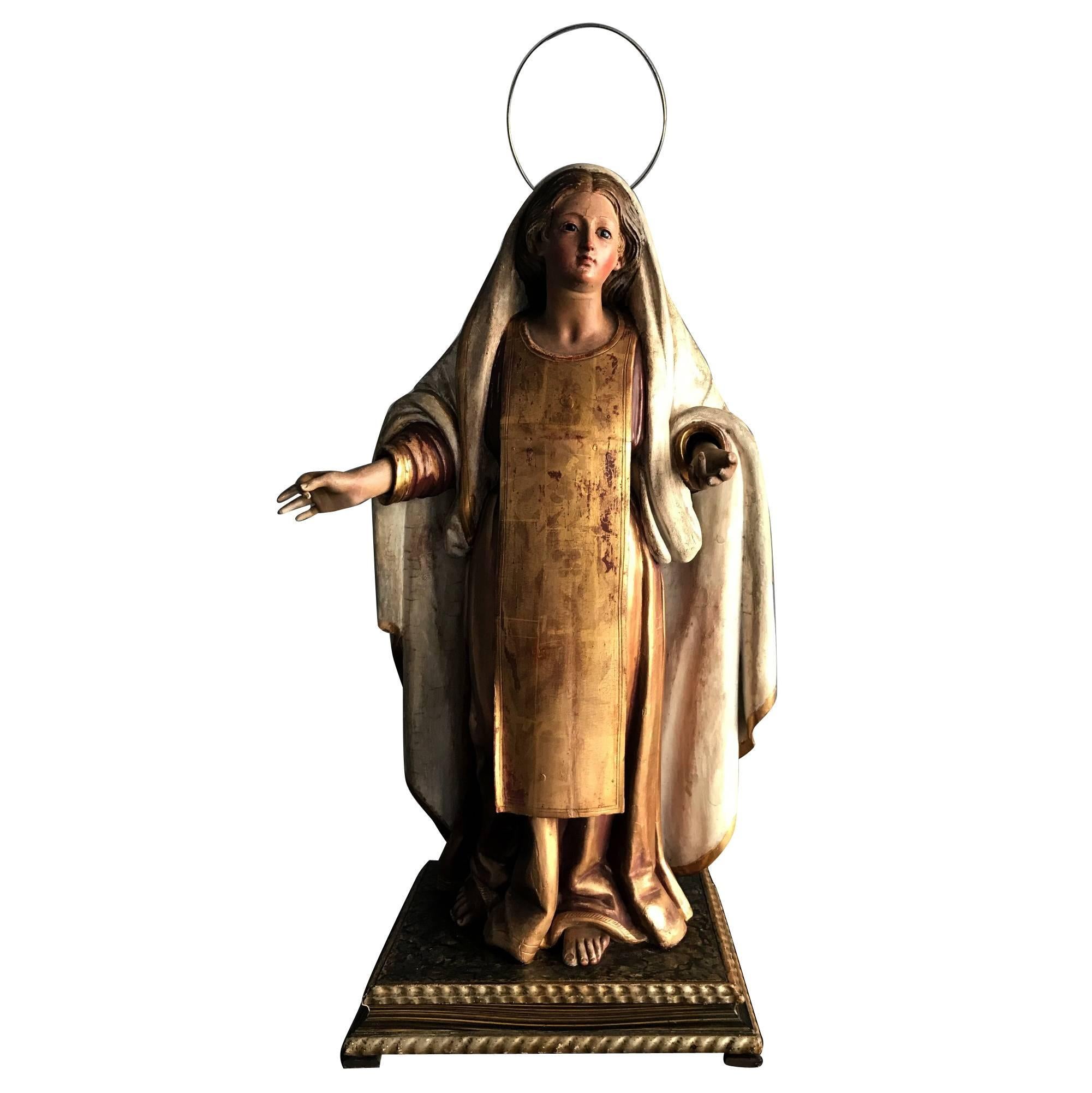 Antike spanische Kolonialstatue der Heiligen Madonna im Angebot
