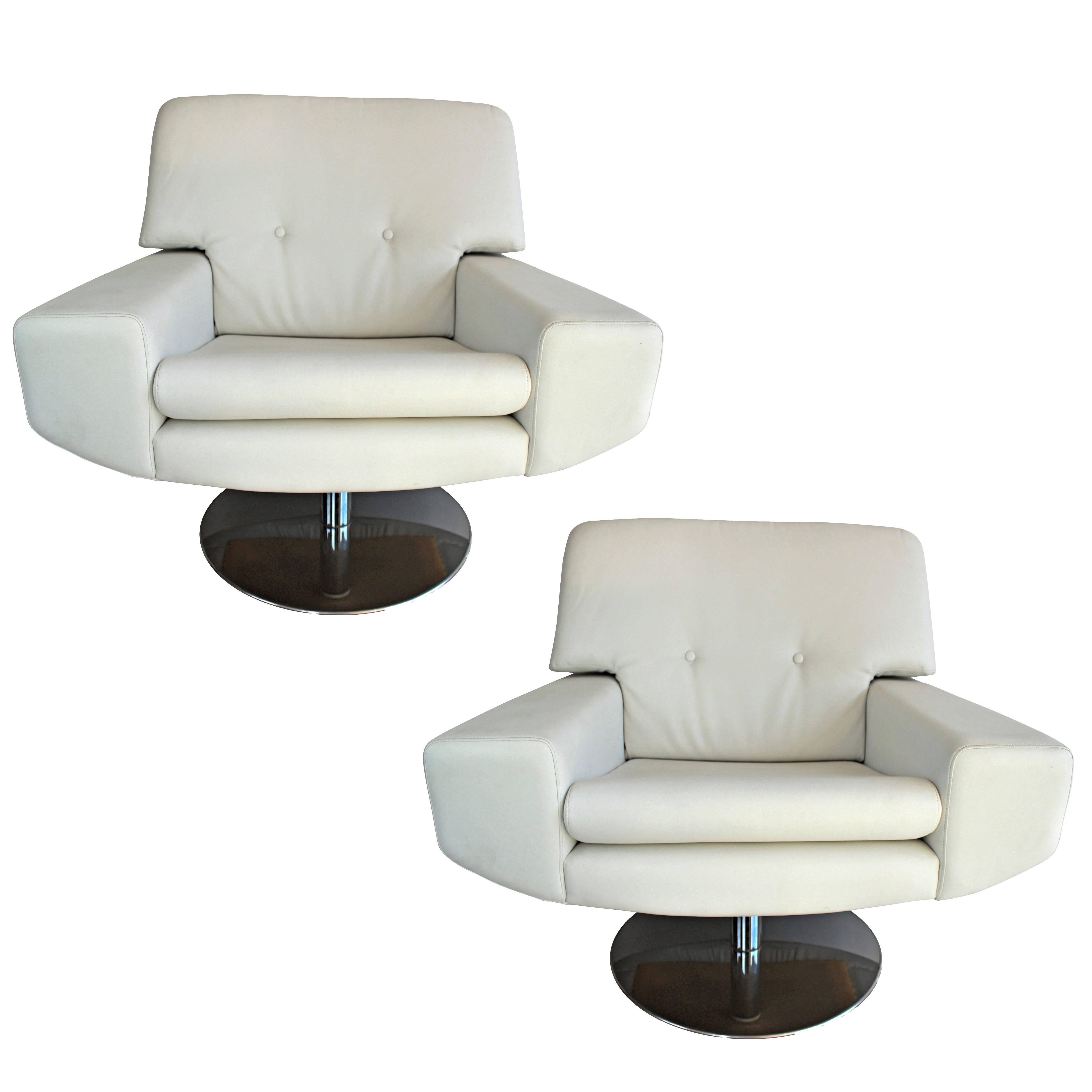 Large Pair of Vintage Italian Armchairs, circa 1970 For Sale