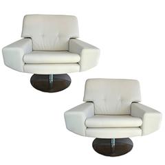 Large Pair of Vintage Italian Armchairs, circa 1970 3