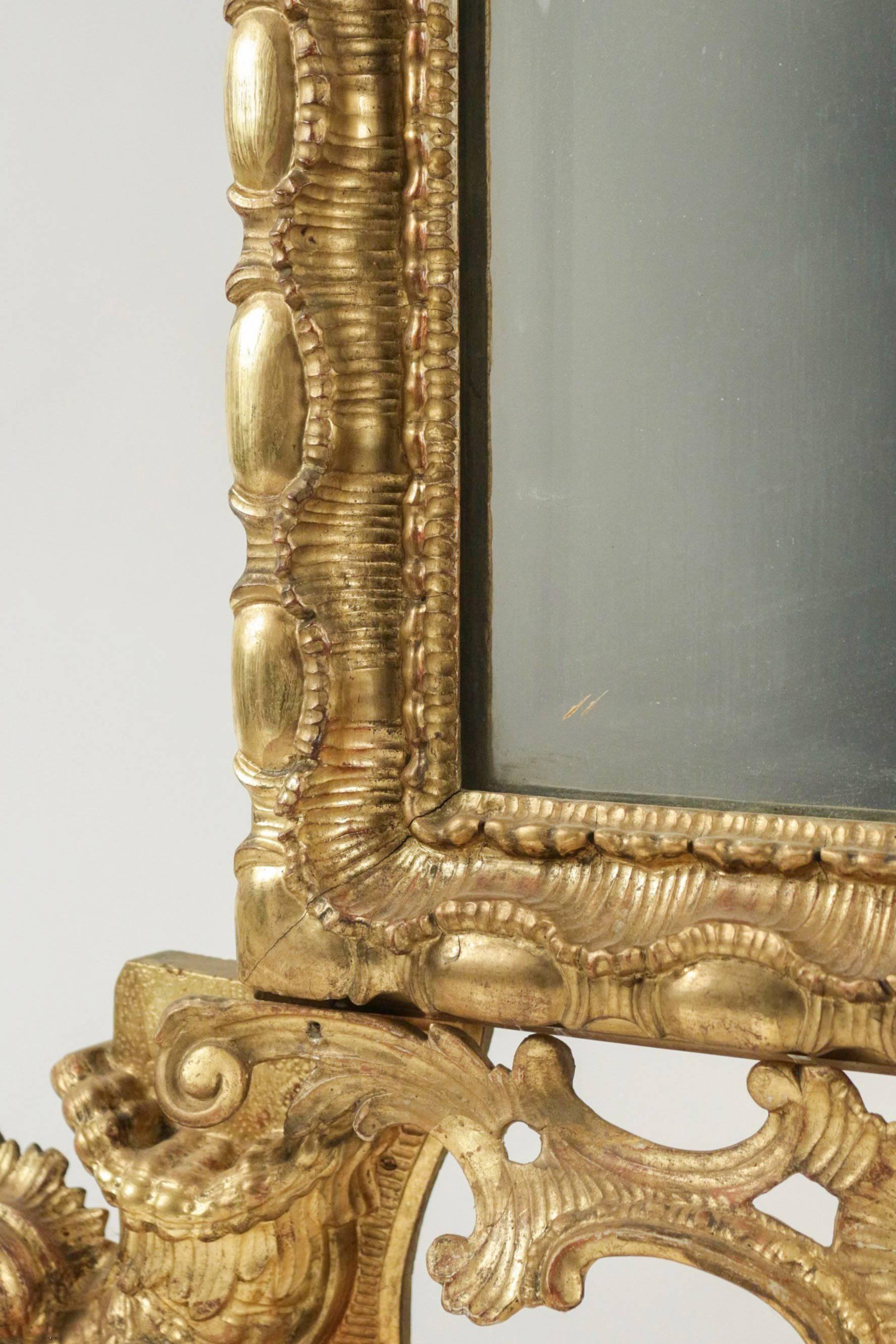Mid-18th Century Italian Hand-Carved Giltwood Front Top Mirror, circa 1740 3