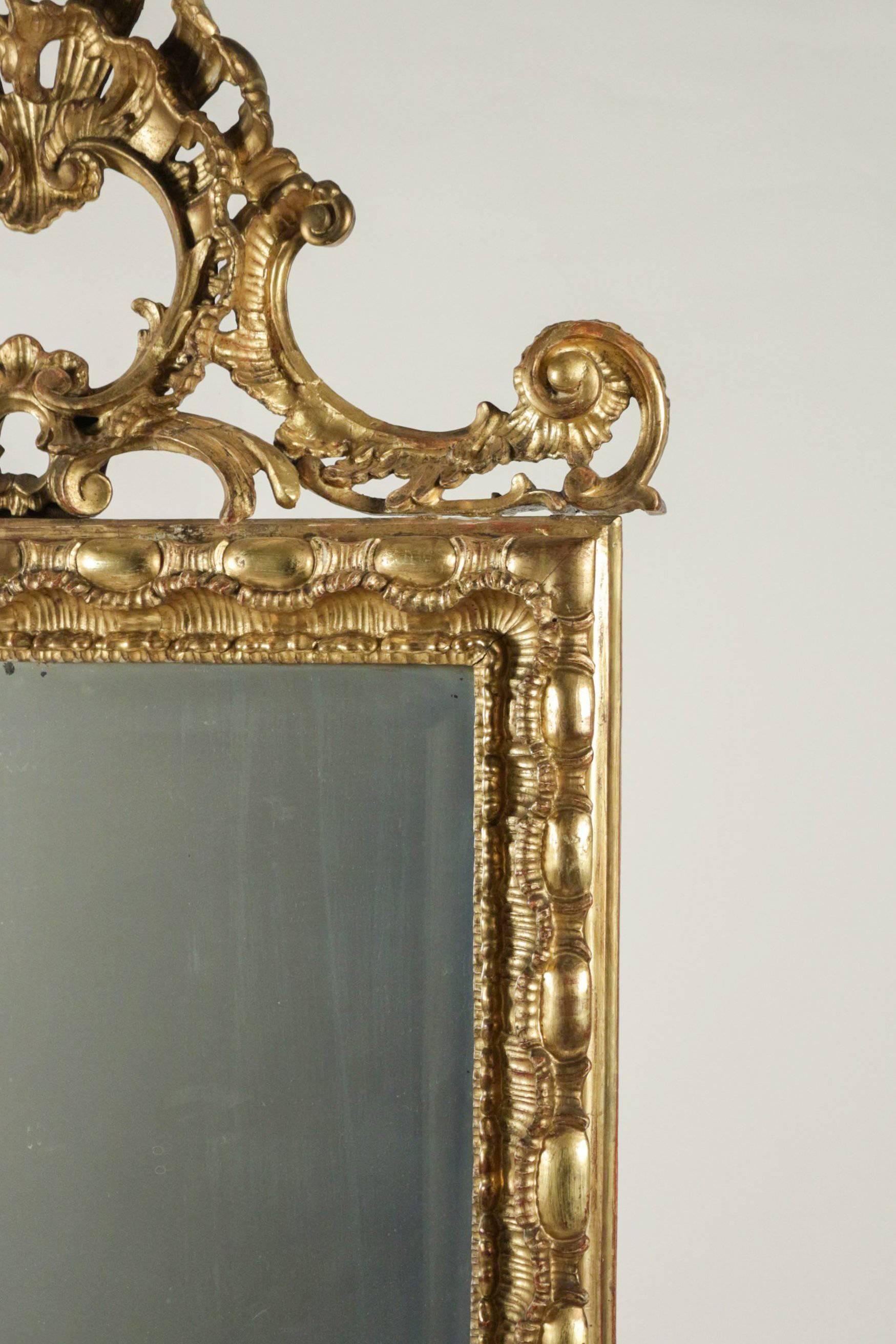 Mid-18th Century Italian Hand-Carved Giltwood Front Top Mirror, circa 1740 In Good Condition In Saint Ouen, FR
