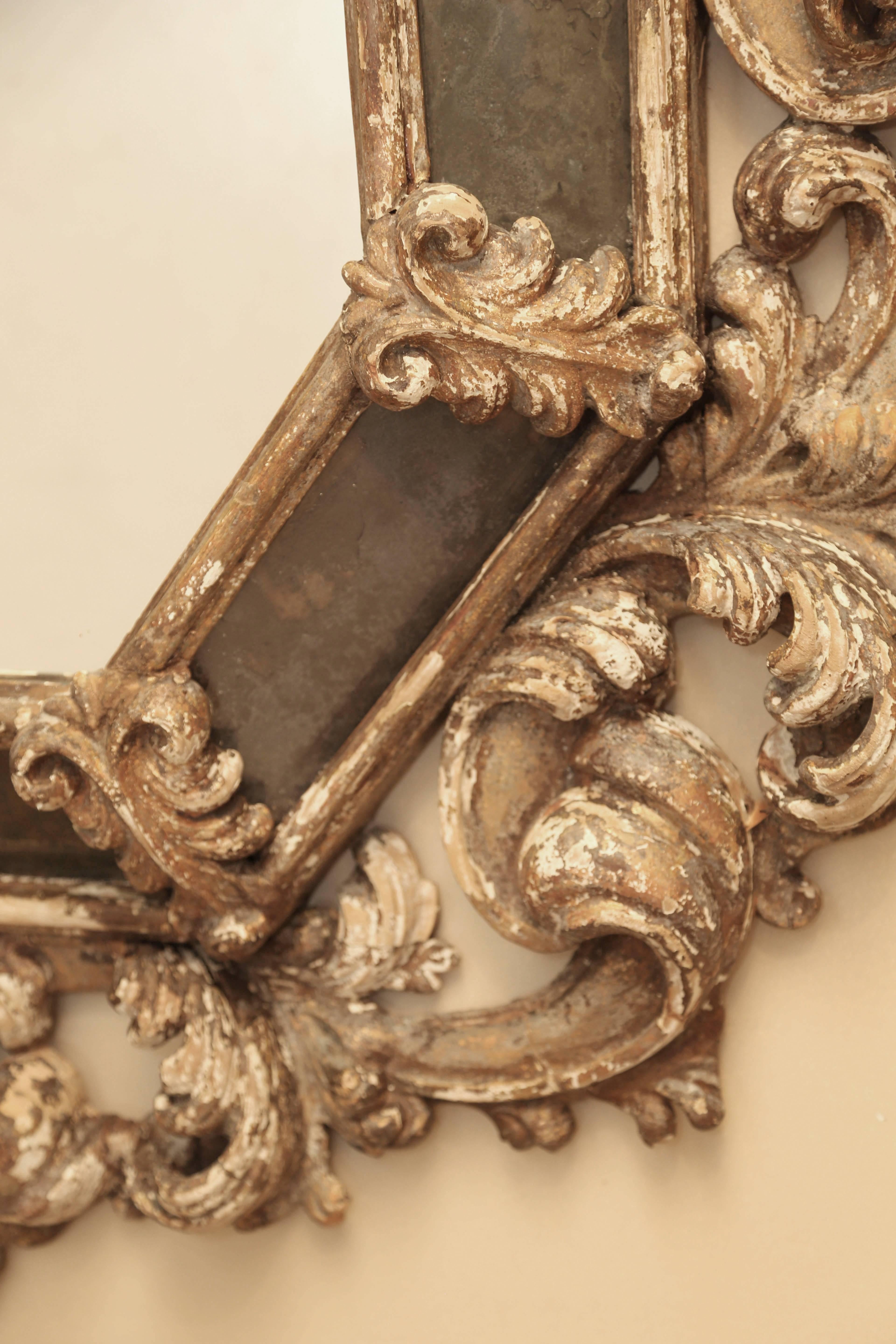 Early 18th Century, Italian Foliate Carved Mirror In Distressed Condition In West Palm Beach, FL