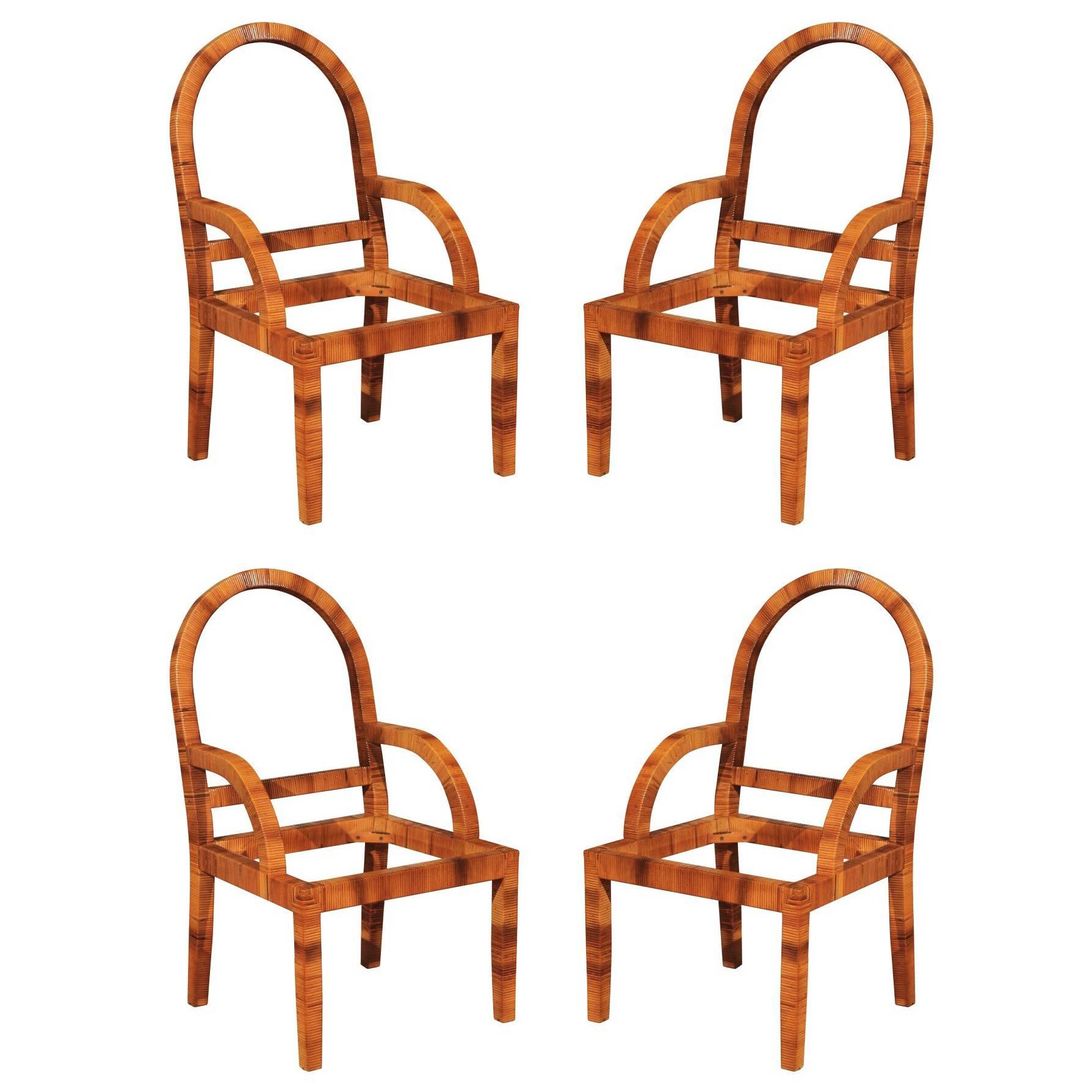 Exceptionnel ensemble restauré de quatre chaises cannées vintage par Bielecky Brothers