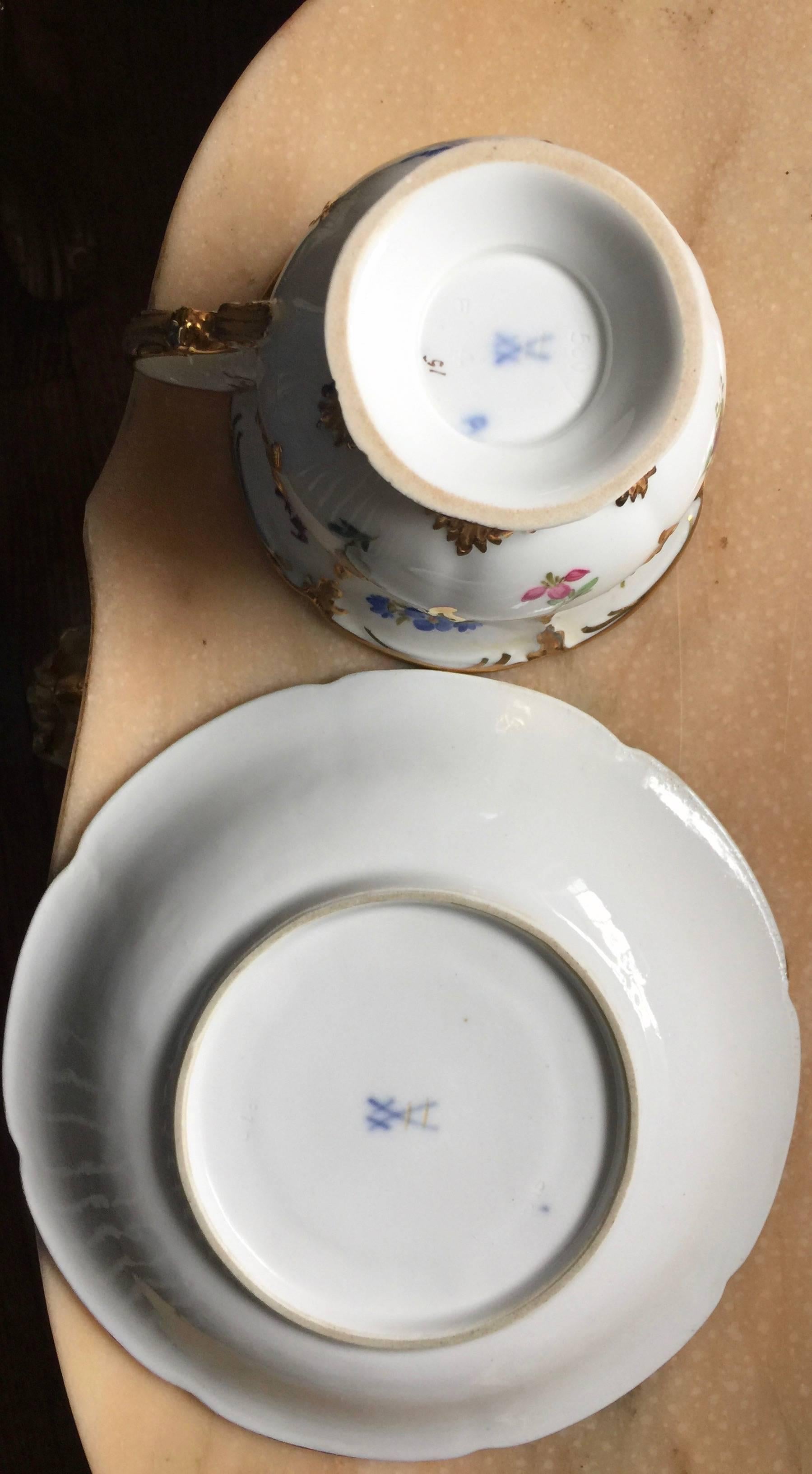 Meissen coffee kit. Composed of a cup, saucer and a plate. In decoration of flowers and a golden frieze or gold gilt. Brand crossed swords on all elements. Late 19th Century. Measurements cup: height: 6 cm and diameter: 12 cm Saucer: diameter 15 cm