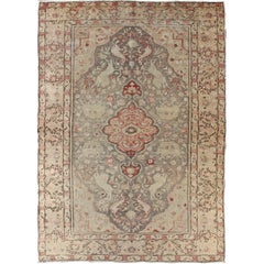 Türkischer Oushak-Teppich mit floralen Motiven in Creme, Rosa und Rot auf grauem Feld