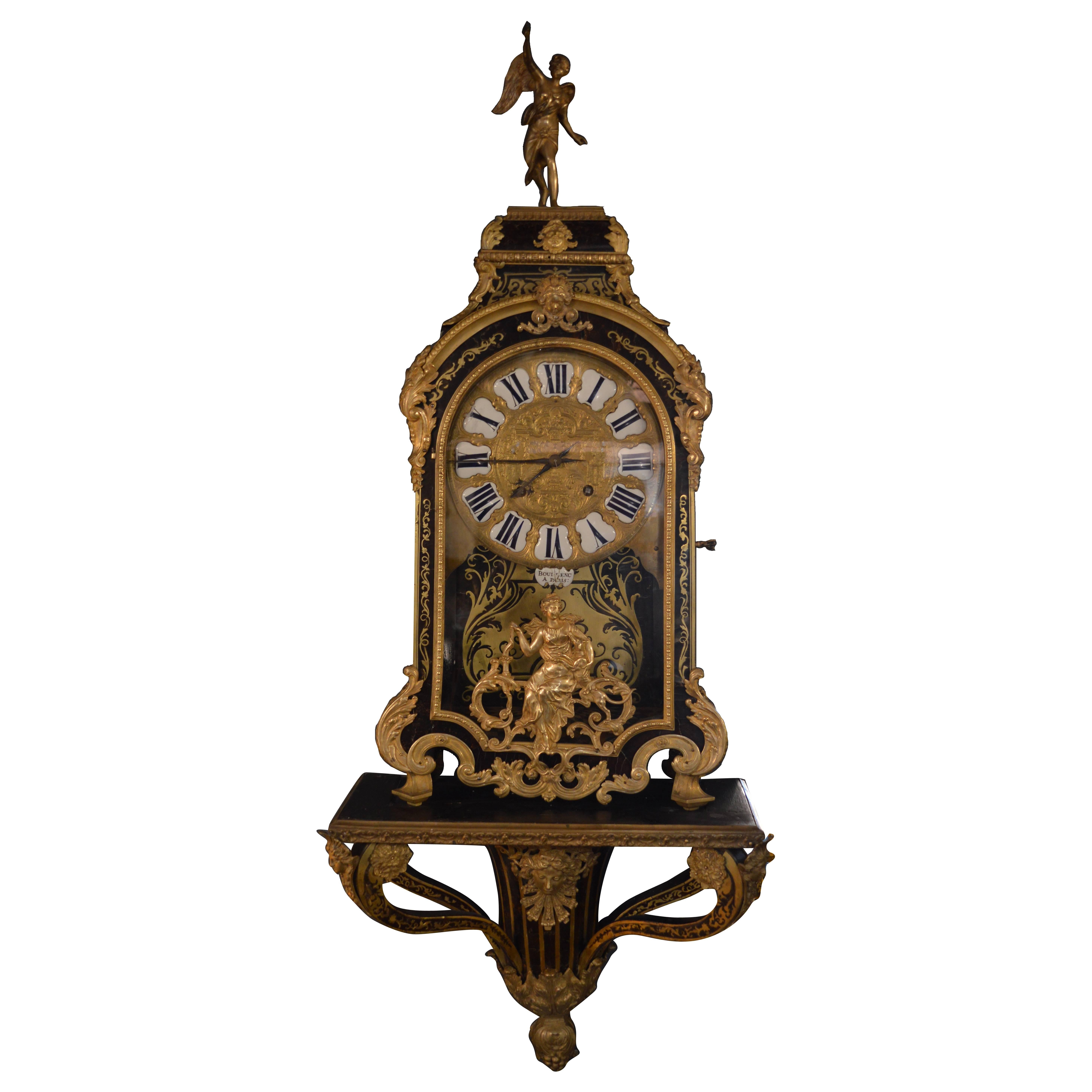 Horloge française du 19e siècle dorée en écaille de tortue avec base