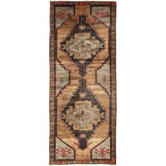 Runner da galleria turco vintage con accenti oro, marrone, grigio e rosso