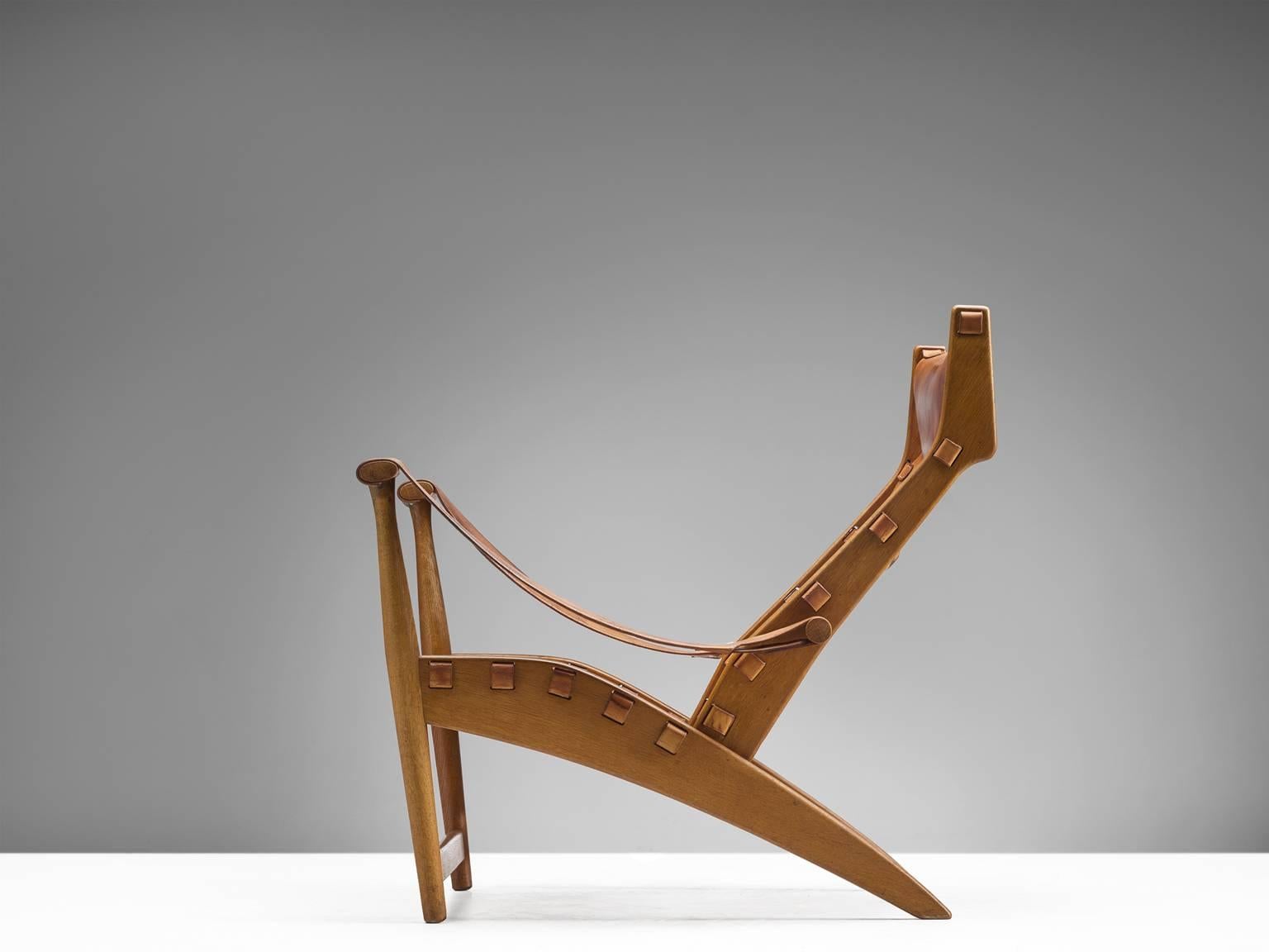 Lounge chair model 'Københavnerstolen', in oak and leather, by Mogens Voltelen for cabinetmaker Niels Vodder, Denmark, 1936. 

Stunning Copenhagen lounge chair by Mogens Voltelen (1908-1995). The chair shows beautiful lines in the aged oak. This