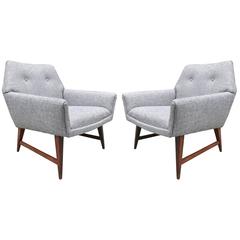 Pair of Lounge Chairs Style of Raphael 4