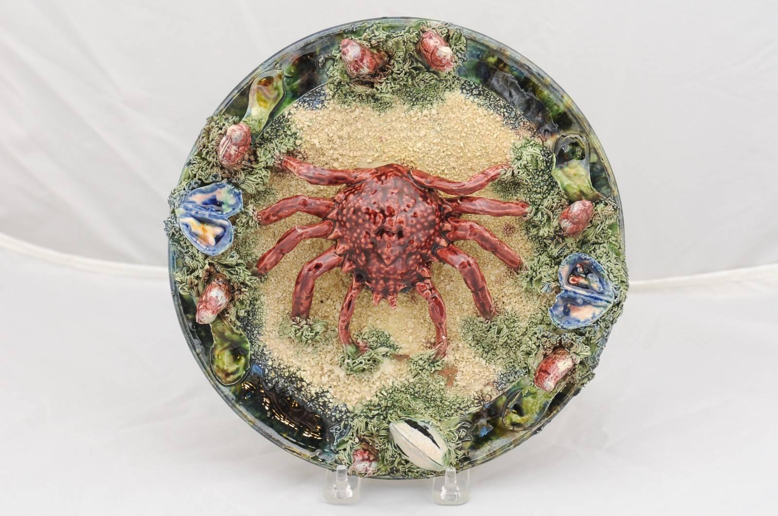 A glazed majolica small size plate in the Palissy manner from the early 20th century. This colorful decorative plate was made in the 1920s by an artist who was highly inspired by French Renaissance craftsman Bernard Palissy whose work can be seen in