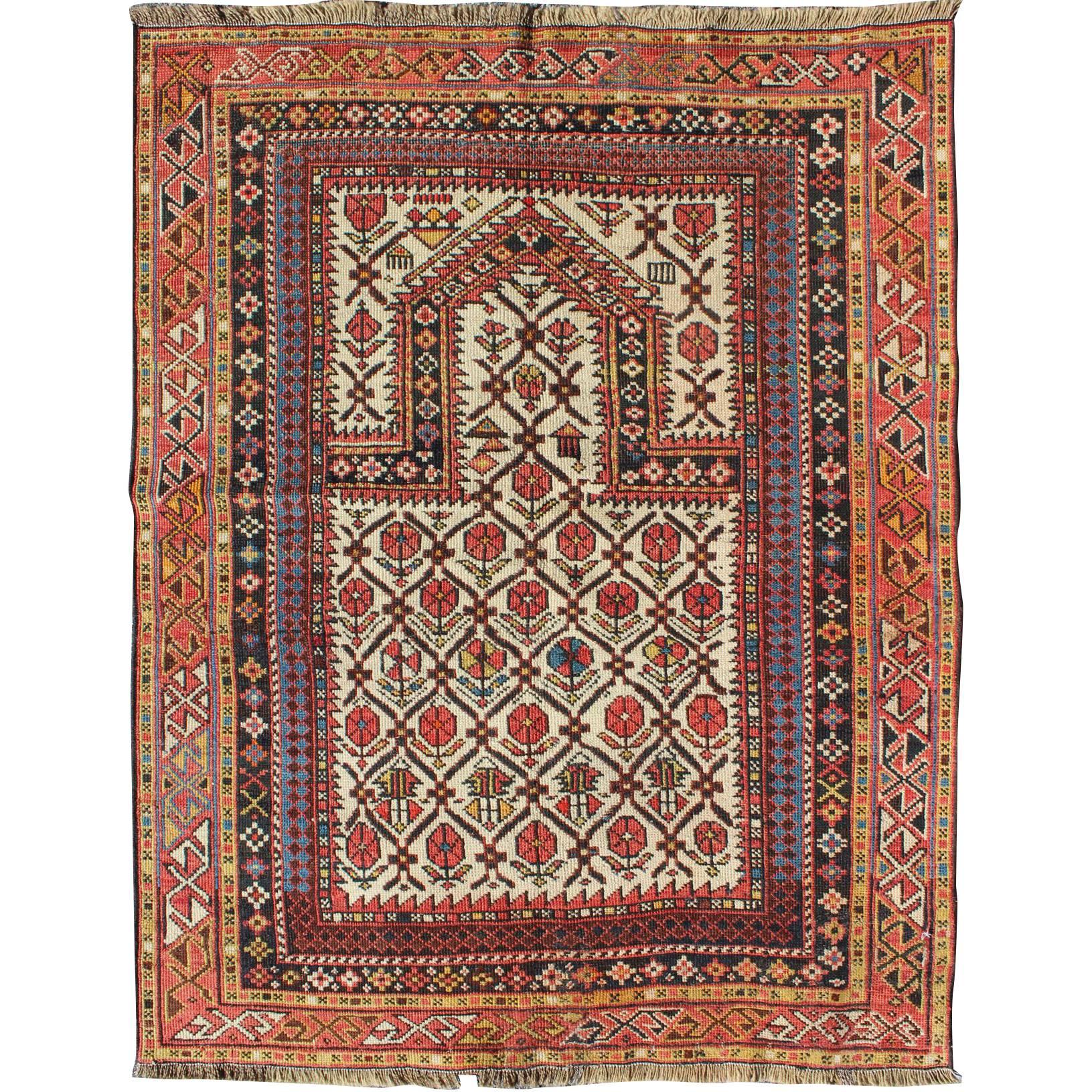 Antiker Shirvan-Gebetteppich mit Blumenmuster und geometrischen Bordüren