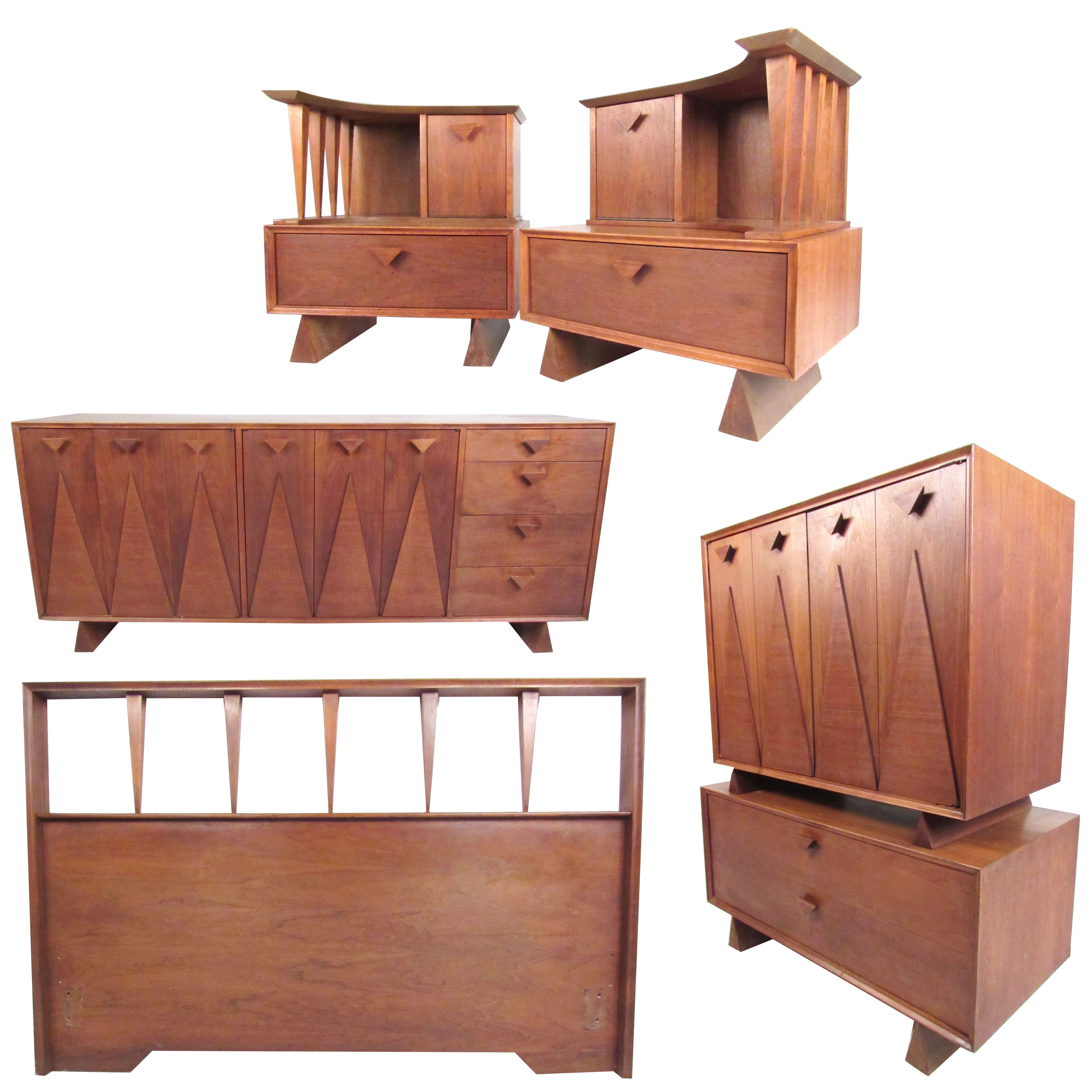 MidCentury Modern Burl Maple Bedroom Set in the Style of Heywood
