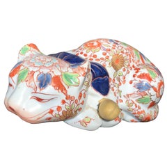 Antique Japanese Big Imari Porcelain Crouching Cat Sculpture 90 Years Old, Signed Base