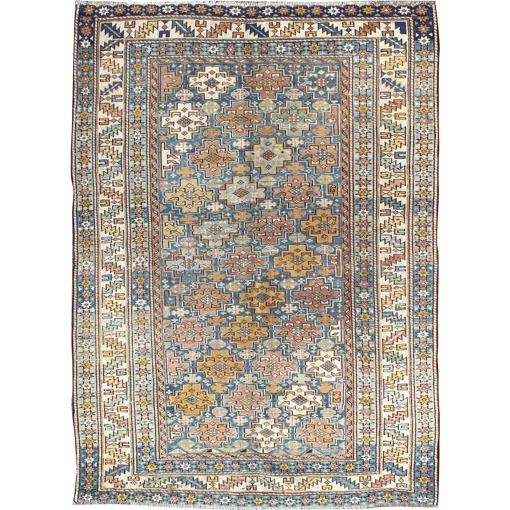 Antiker Schirwan-Teppich aus den 1900er Jahren mit bunten, kreuzförmigen Motiven